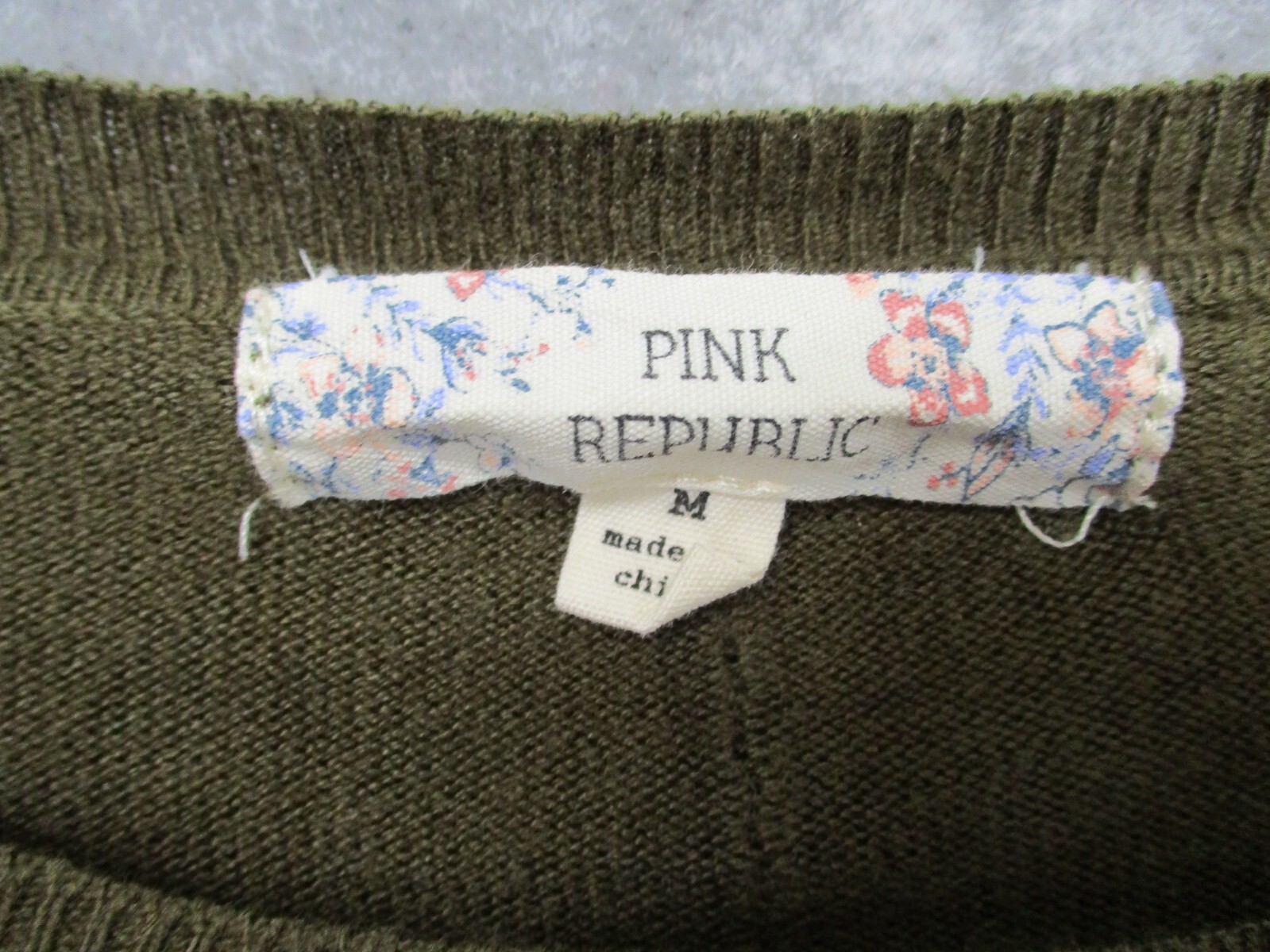 Pink Republic Women’s Top Medium Flowy Ribbed Crew Neck High Low Hem Green