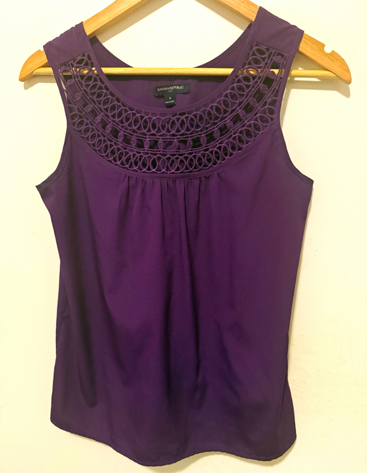 Banana Republic Purple Solid Crochet Yoke Round Neck Sleeveless Tank Women’s S