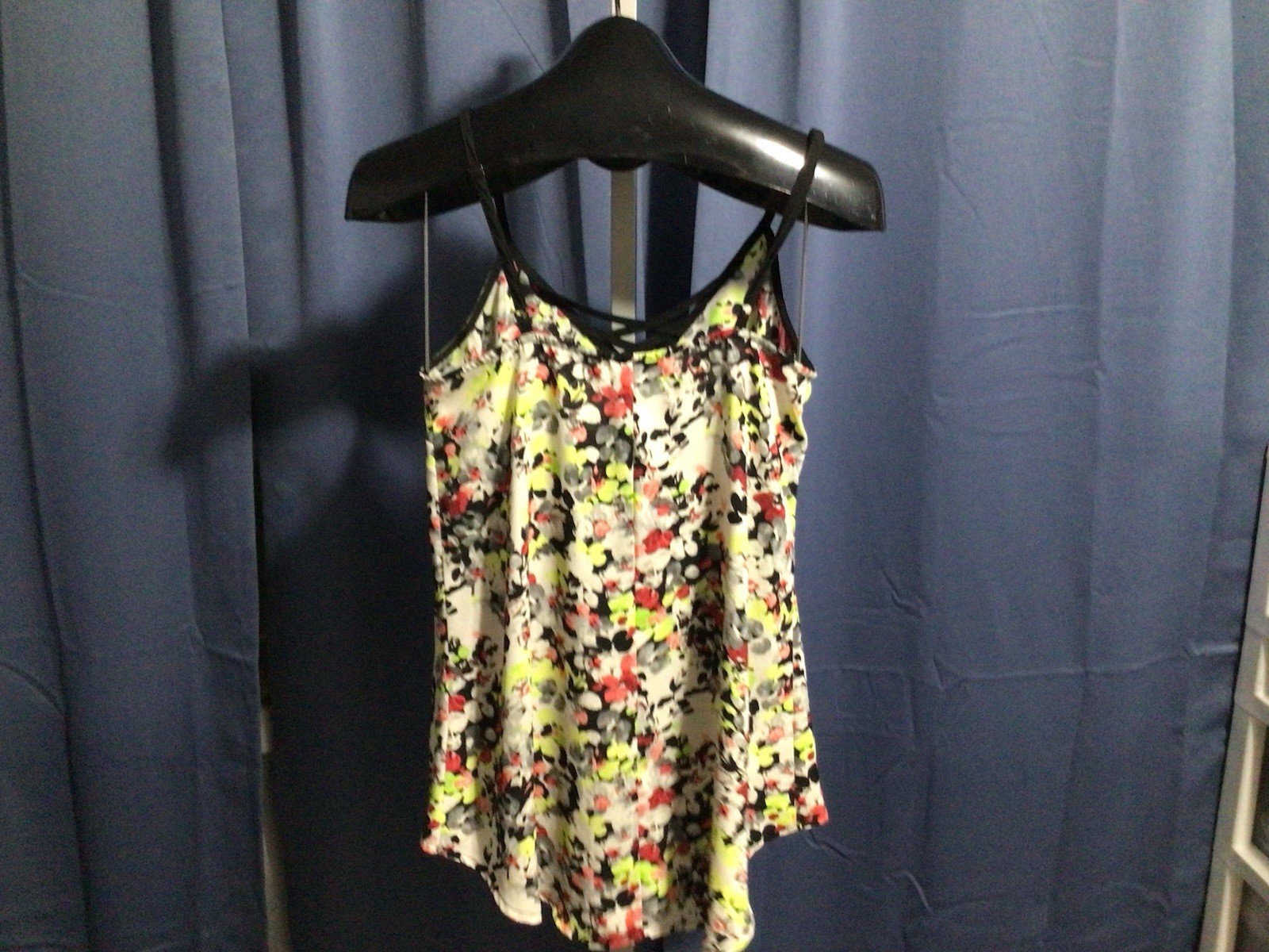 Studio Y Floral Spaghetti Straps Crisscross Vneck Lightweight Shirt M