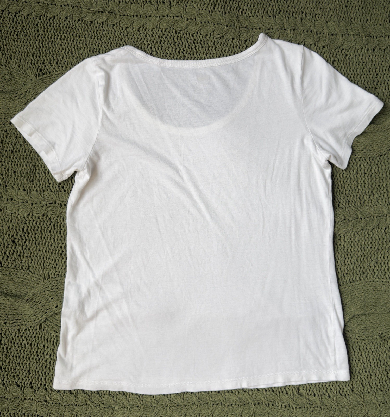 Levi’s Women’s White Solid Scoop Neck Short Sleeve Knit T-Shirt, Regular S
