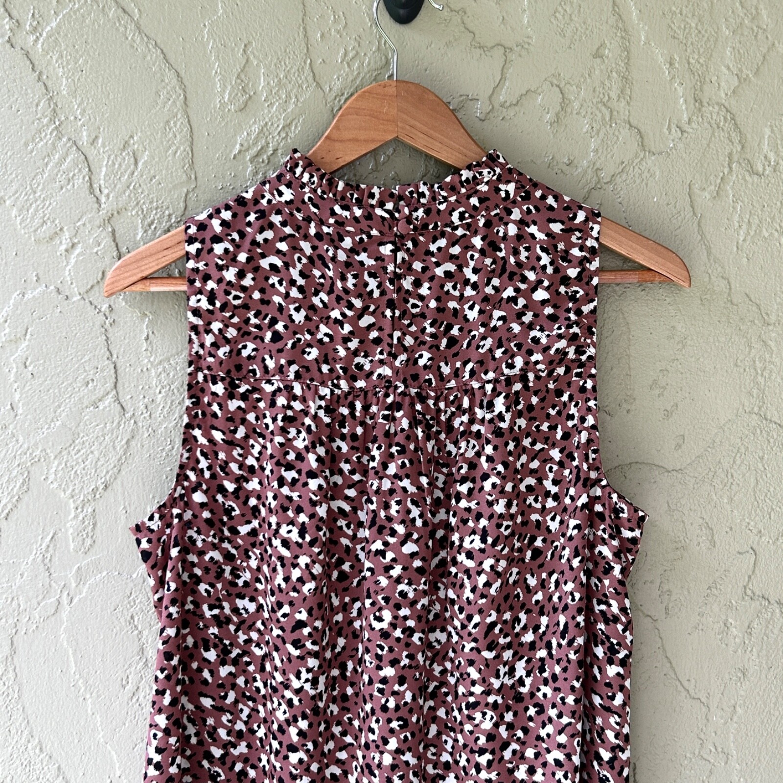 Torrid Women’s 00 Medium Large Multicolor Georgette Sleeveless Mock Neck Top NWT