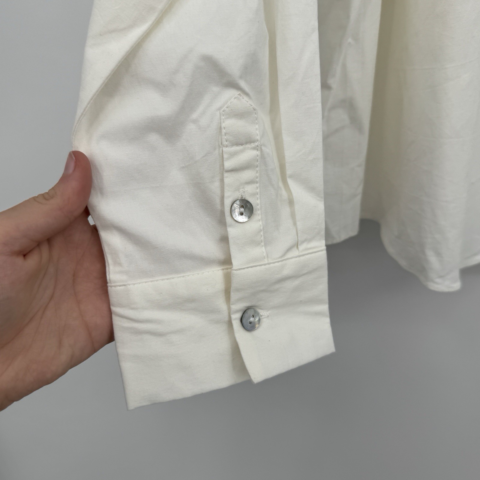 Pomander Place by Tuckernuck White Jade Pleated Button Down Shirt size M Medium