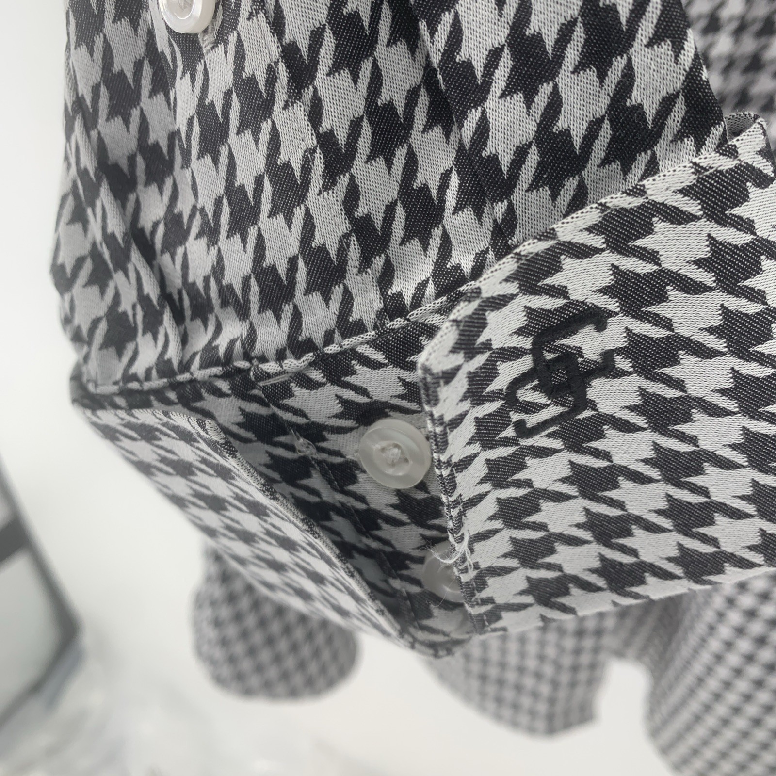 Chico’s 2 No-Iron Coolmax All-Seasons Stretch Black Houndstooth Shirt Size 2