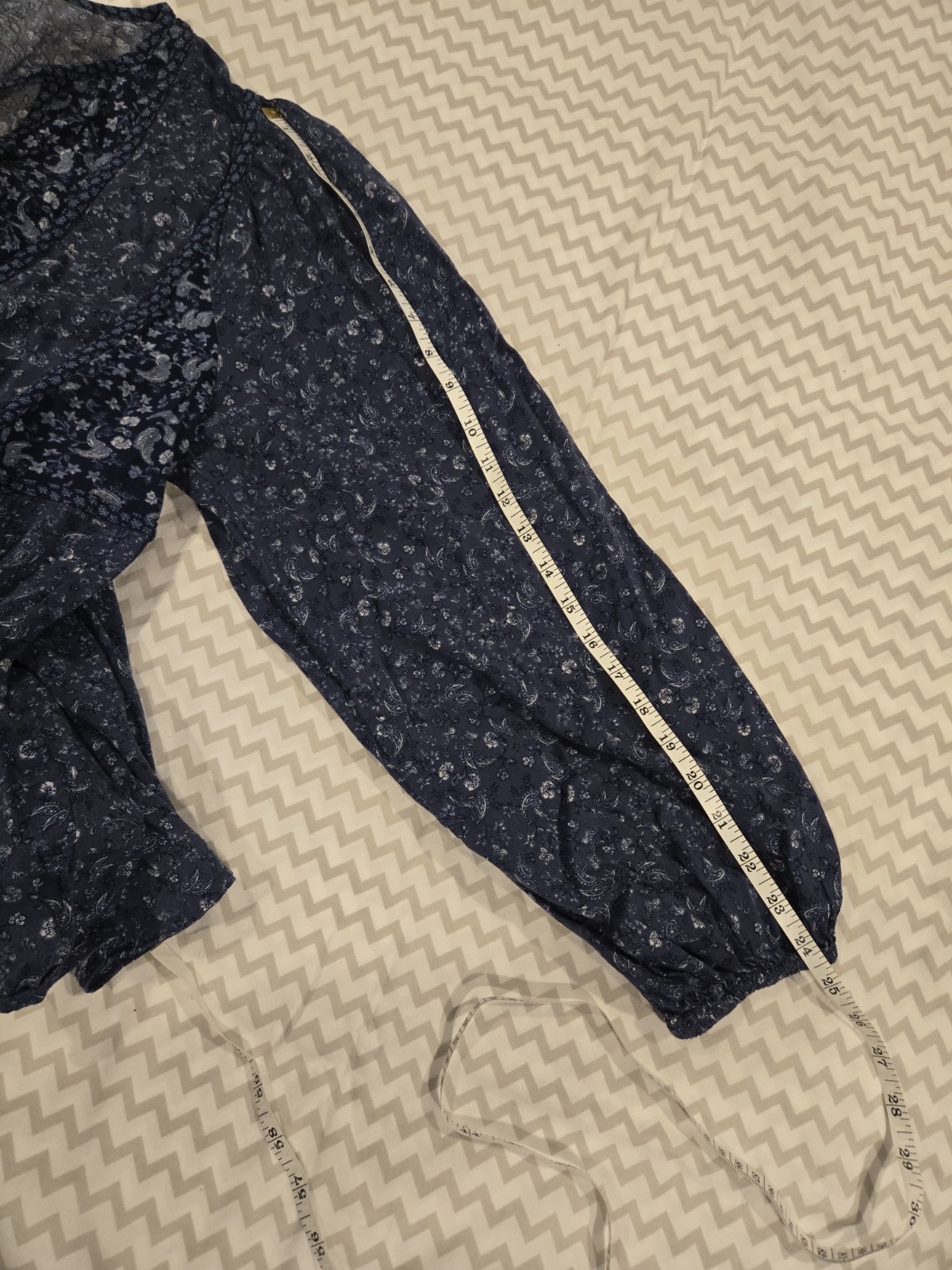 Old Navy Women’s L Tall Blue Floral V-Neck Long Sleeve Button Front Blouse