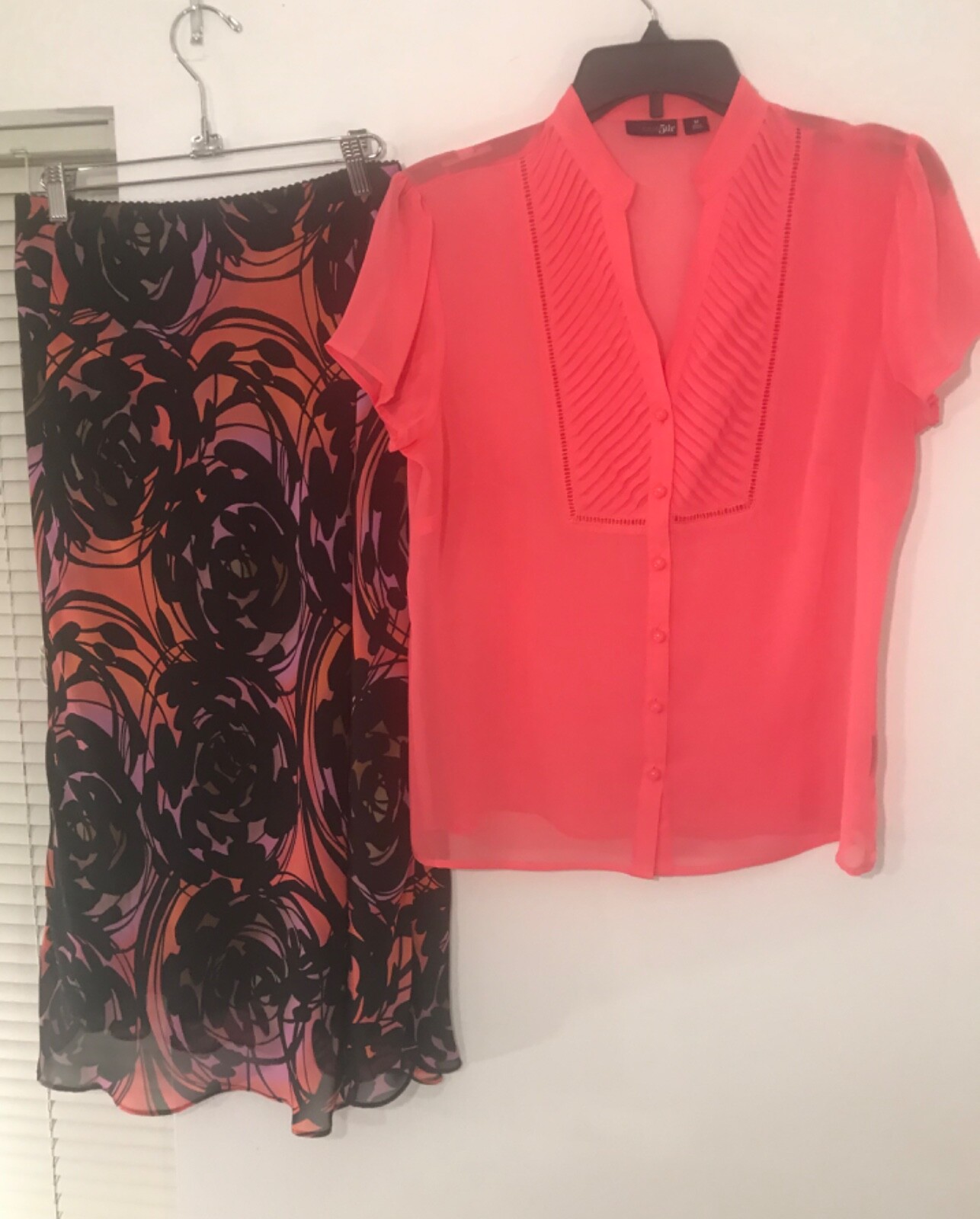 East 5th Women’s 2 piece Short Sleeve Blouse Line Flare Skirt Side Slit Size M