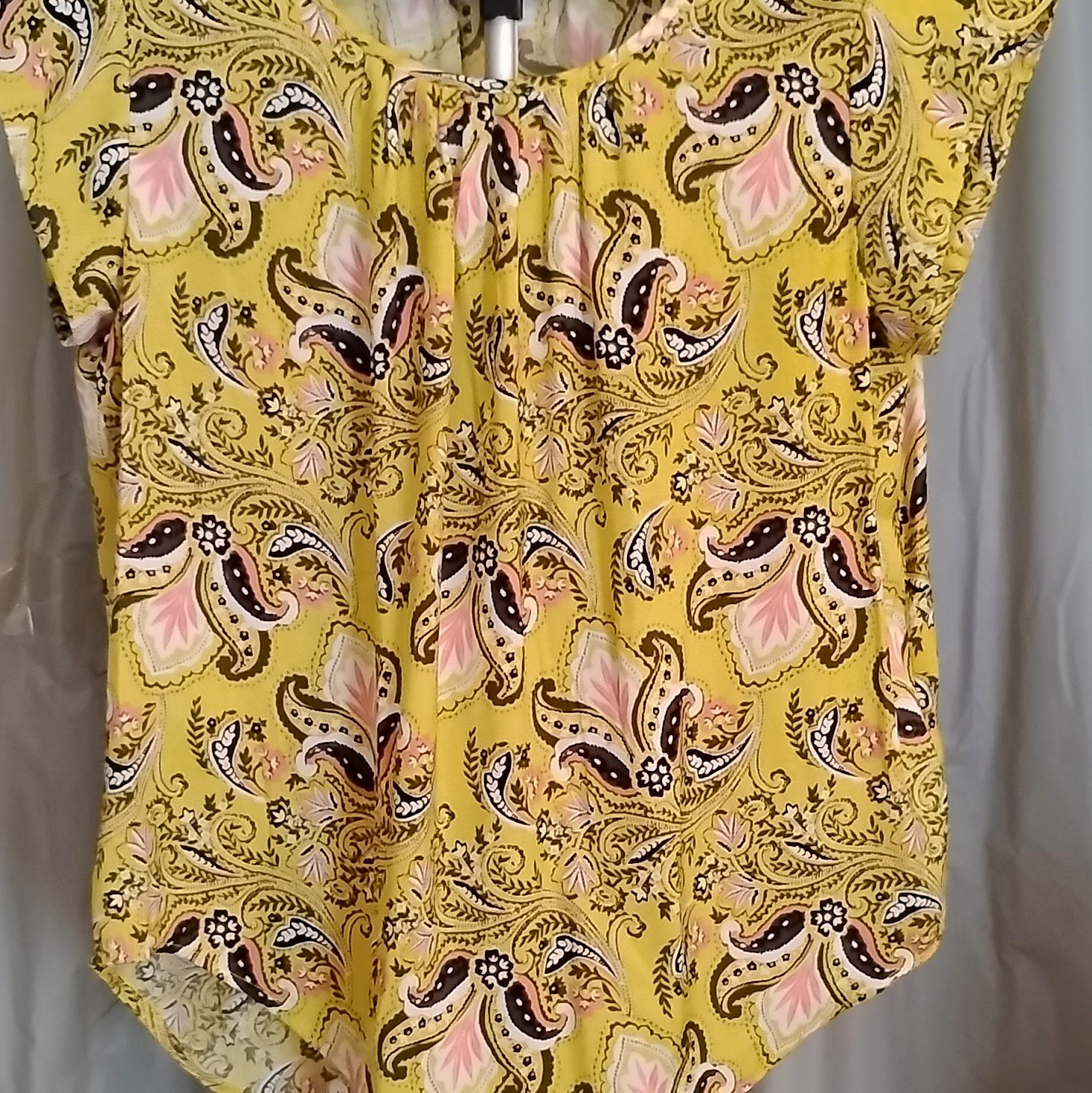 Liz Claiborne Women’s XS Yellow Paisley Blouse Round Neck Short Sleeve