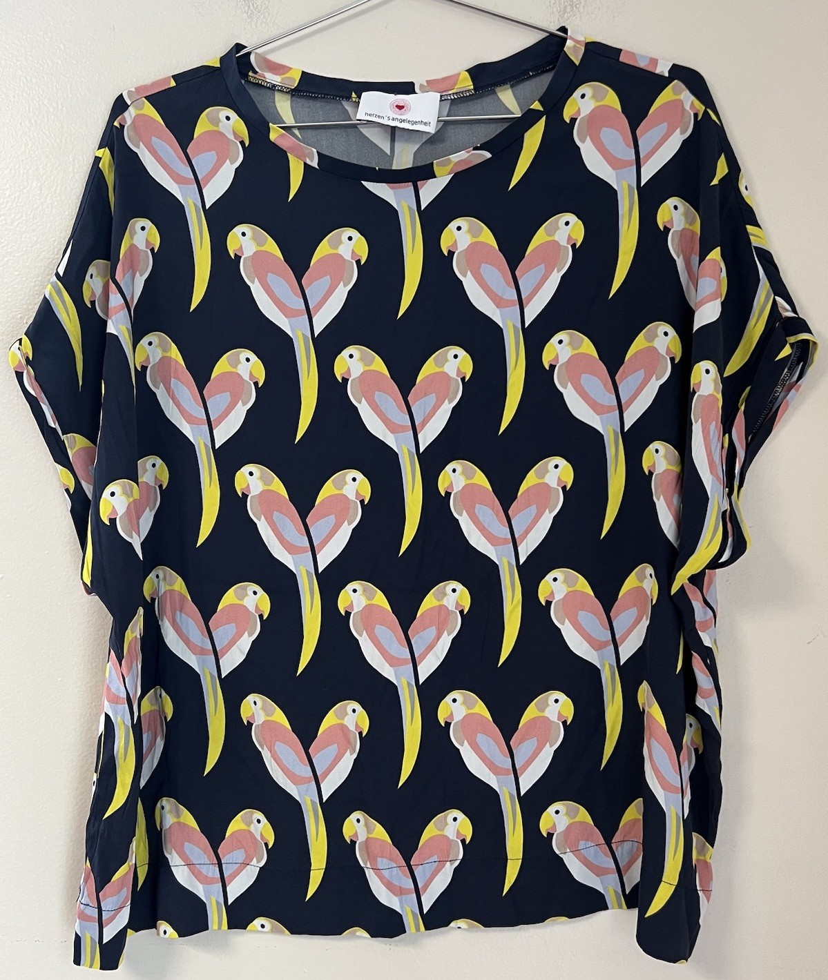 Herzen’s Angelegenheit Silk Blouse Women’s 36/ S Navy Novelty Bird Parrot Print