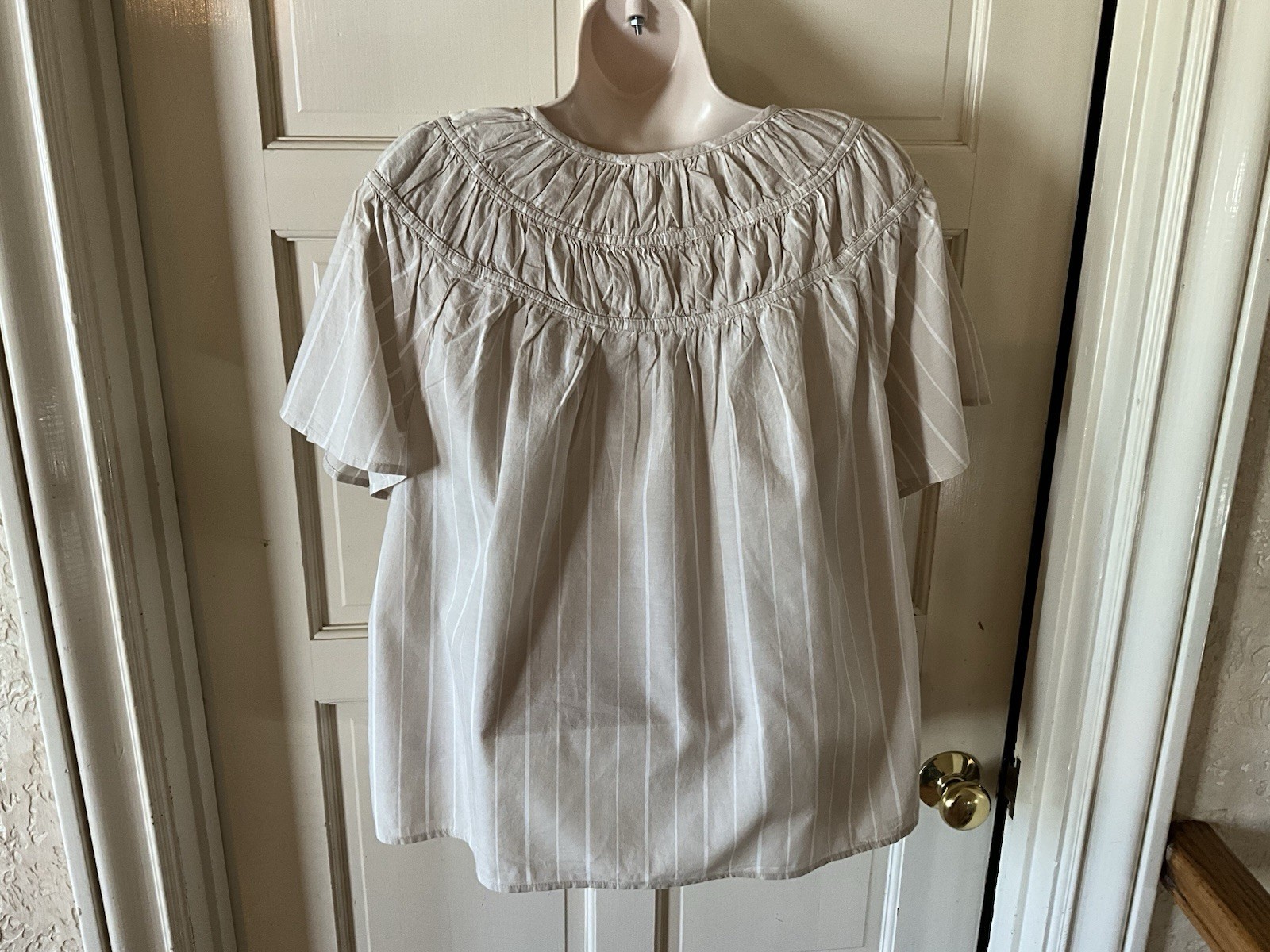 NWT Old Navy tan with white stripes blouse size extra large retails $35