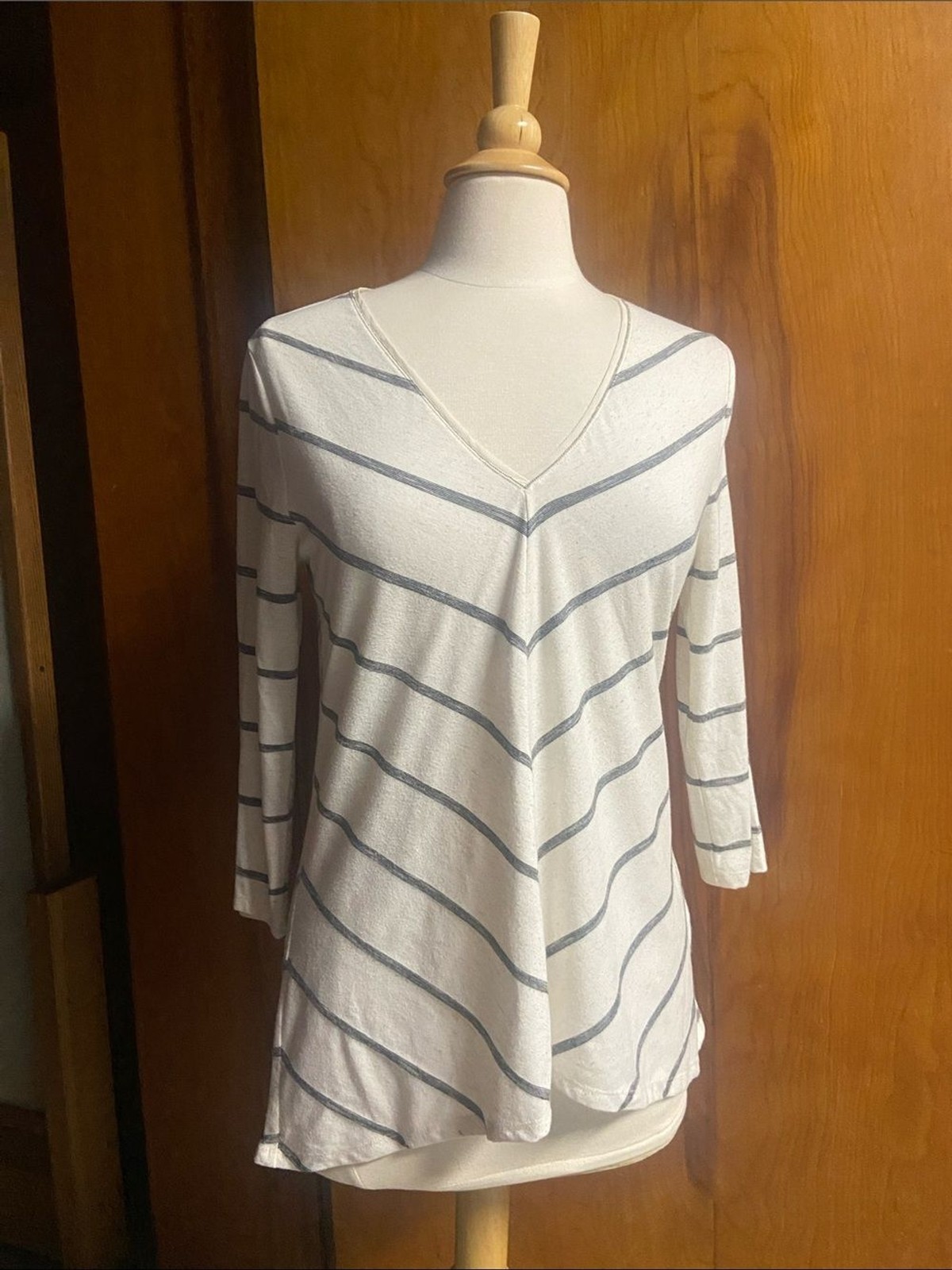 White House Black Market White V-Neck Striped Cut Out Long Sleeve Top MED