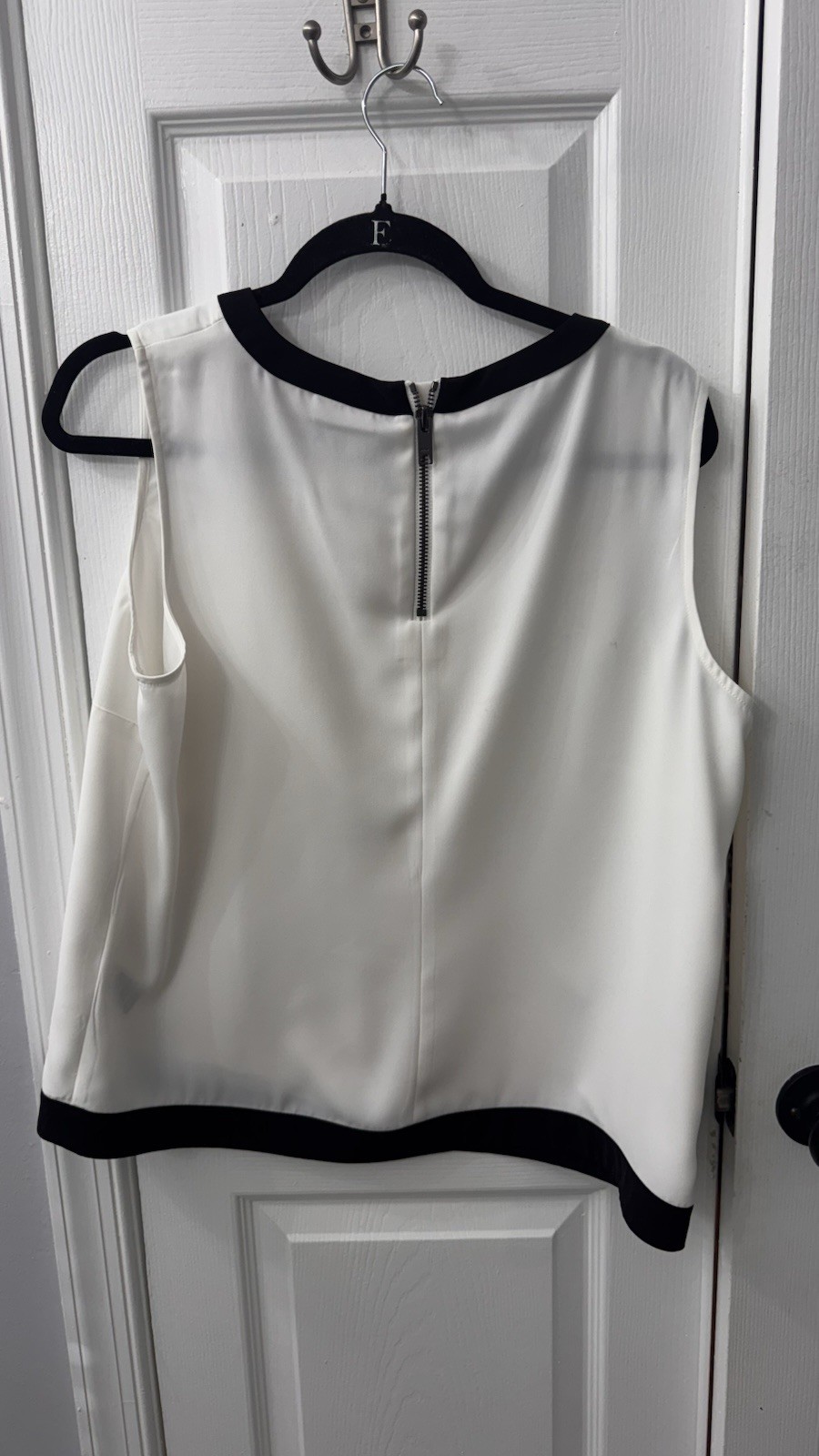 DKNYC Ivory Sleeveless Fringe Blouse Black Accents Zip Back Size Large Boho Chic