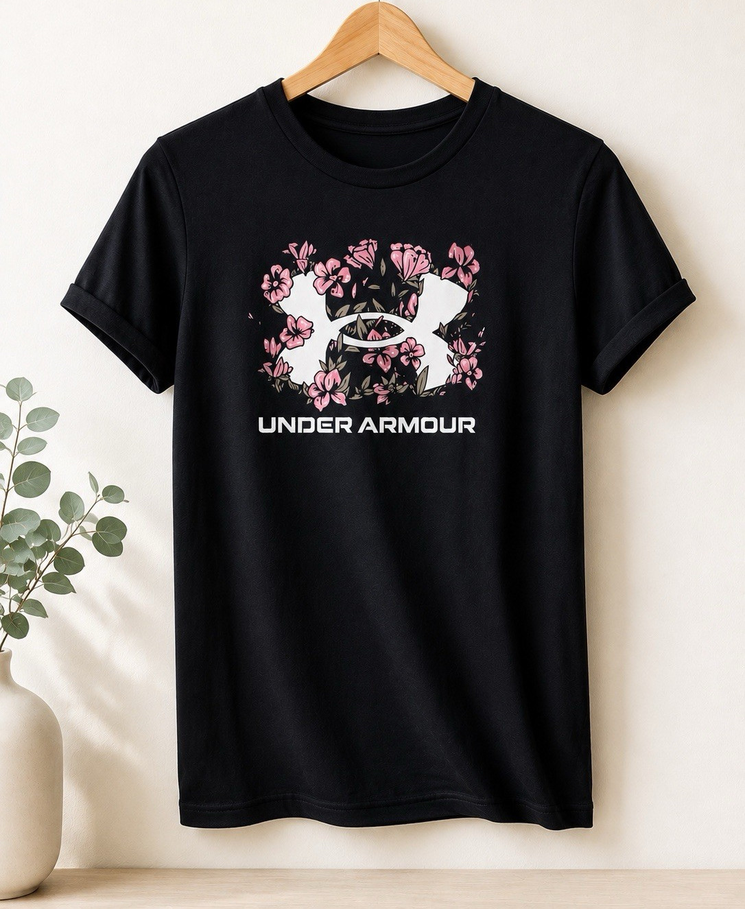 Under Armour HeatGear Women’s M Black Loose Short Sleeve Floral Logo Tee