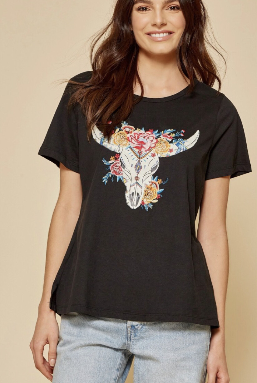 NWT Boutique Savanna Steer Skull horn west Floral Embroidered Tee S M L 1X 2X 3X