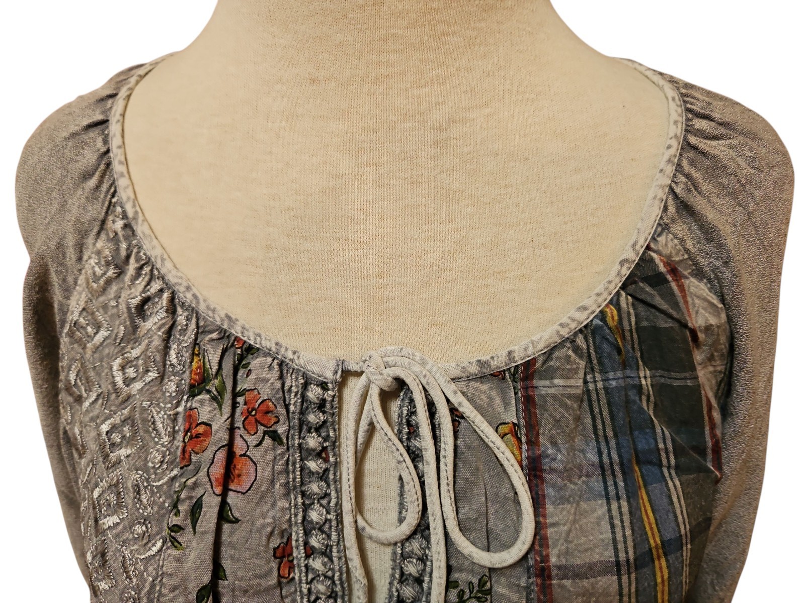 Young Threads Blouse L Womens 3/4 Bell Sleeve Gray Patchwork Tie Neck Boho New