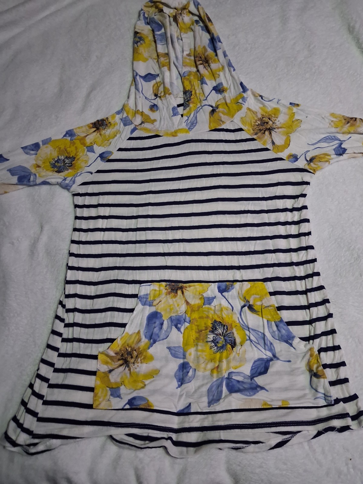Lizz~Womens Striped & Floral Pattern, Thin, Relaxed Fit, Kangaroo Pocket Size M