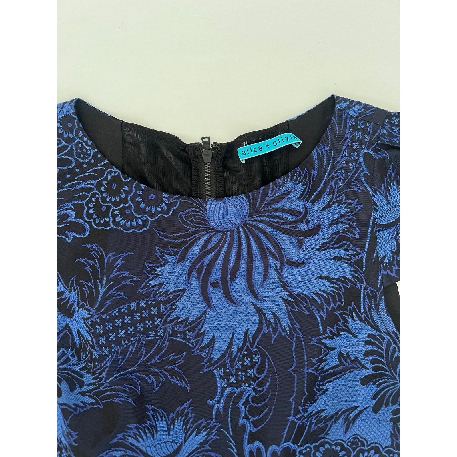 READ Alice + Olivia Blue Bateau Neckline Short Sleeve Blouse Size XS/S