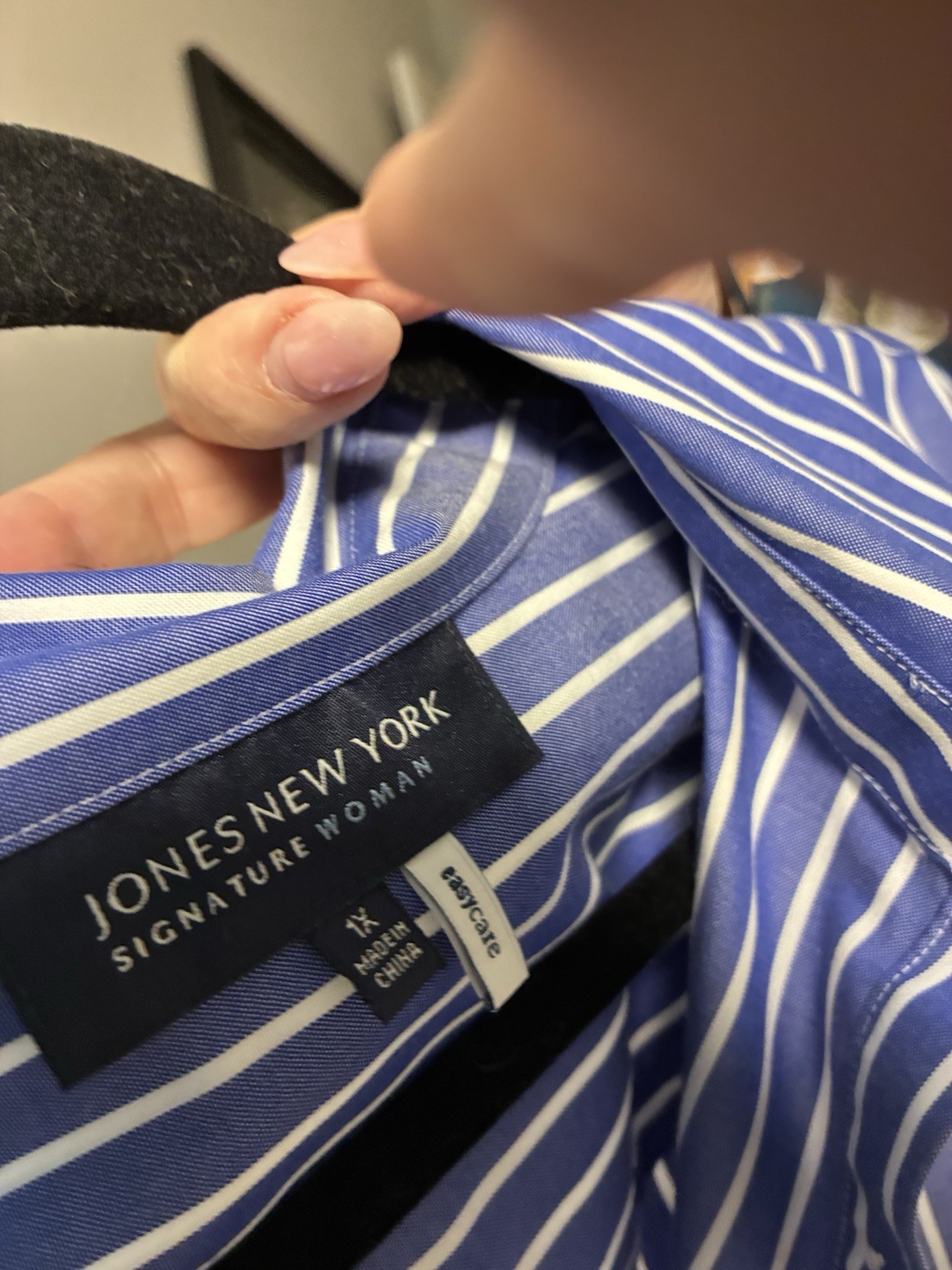 Jones New York Women’s Blue/White Striped Collared Button-Up Top Plus 1X