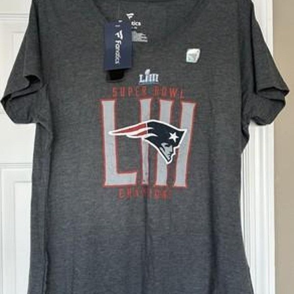 NWT Fanatics Womens XL New England Patriots V Neck Tee, Super Bowl LIII Champs