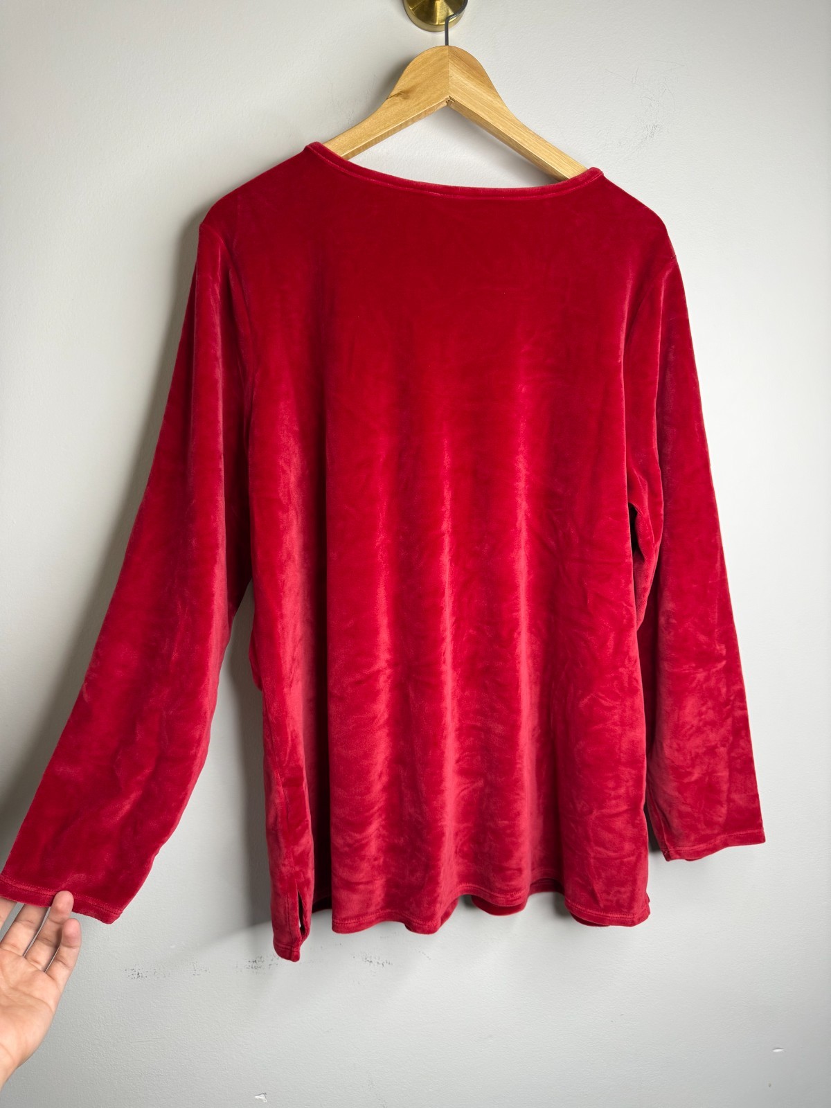 Quacker Factory Sparkle & Shine Split Neck Long sleeve Velour Tunic Ruby, L 828G