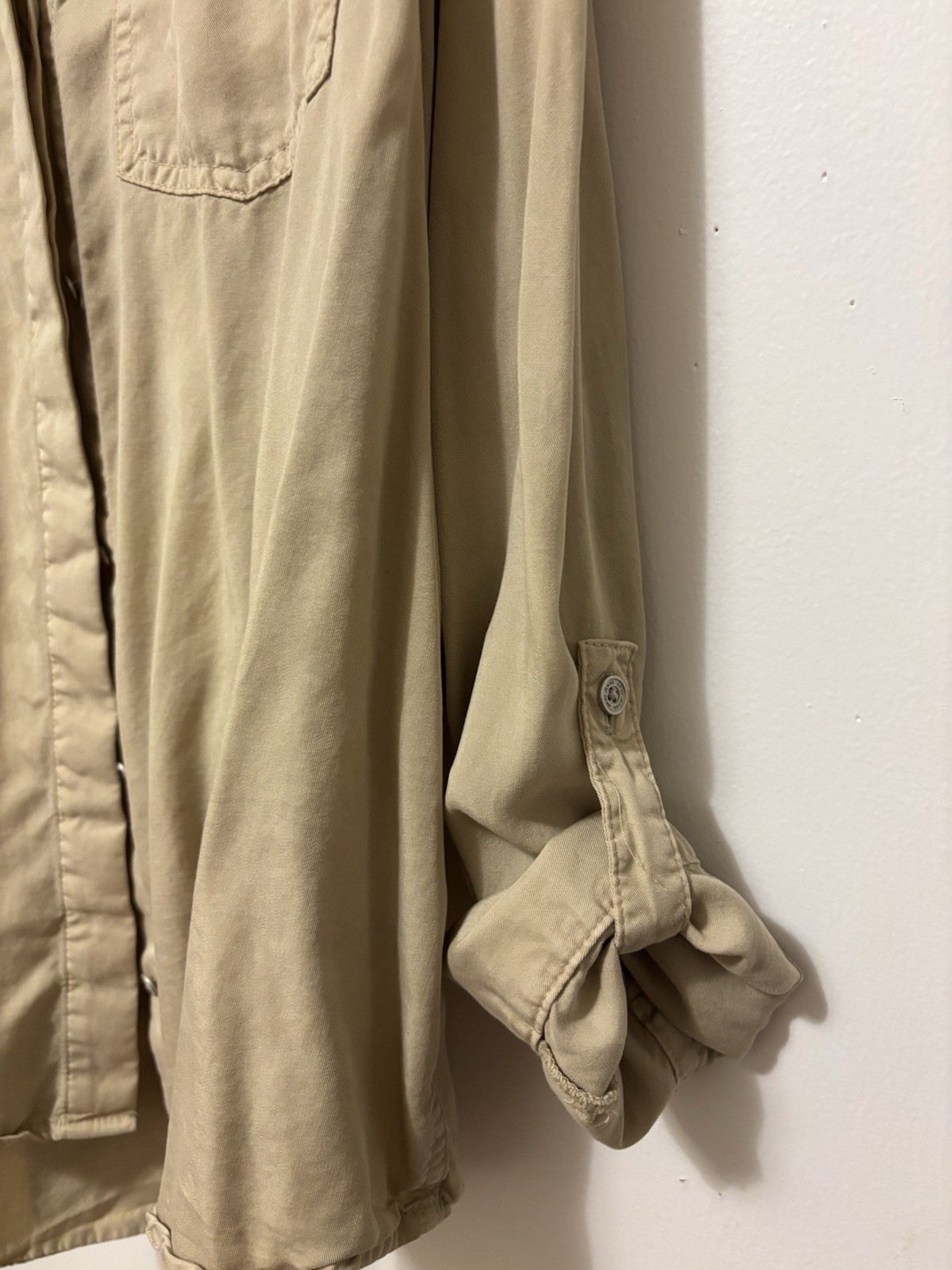 Women’s DKNY Jeans Long-Sleeve Button Up Khaki/Beige Tencel Shirt Size Large