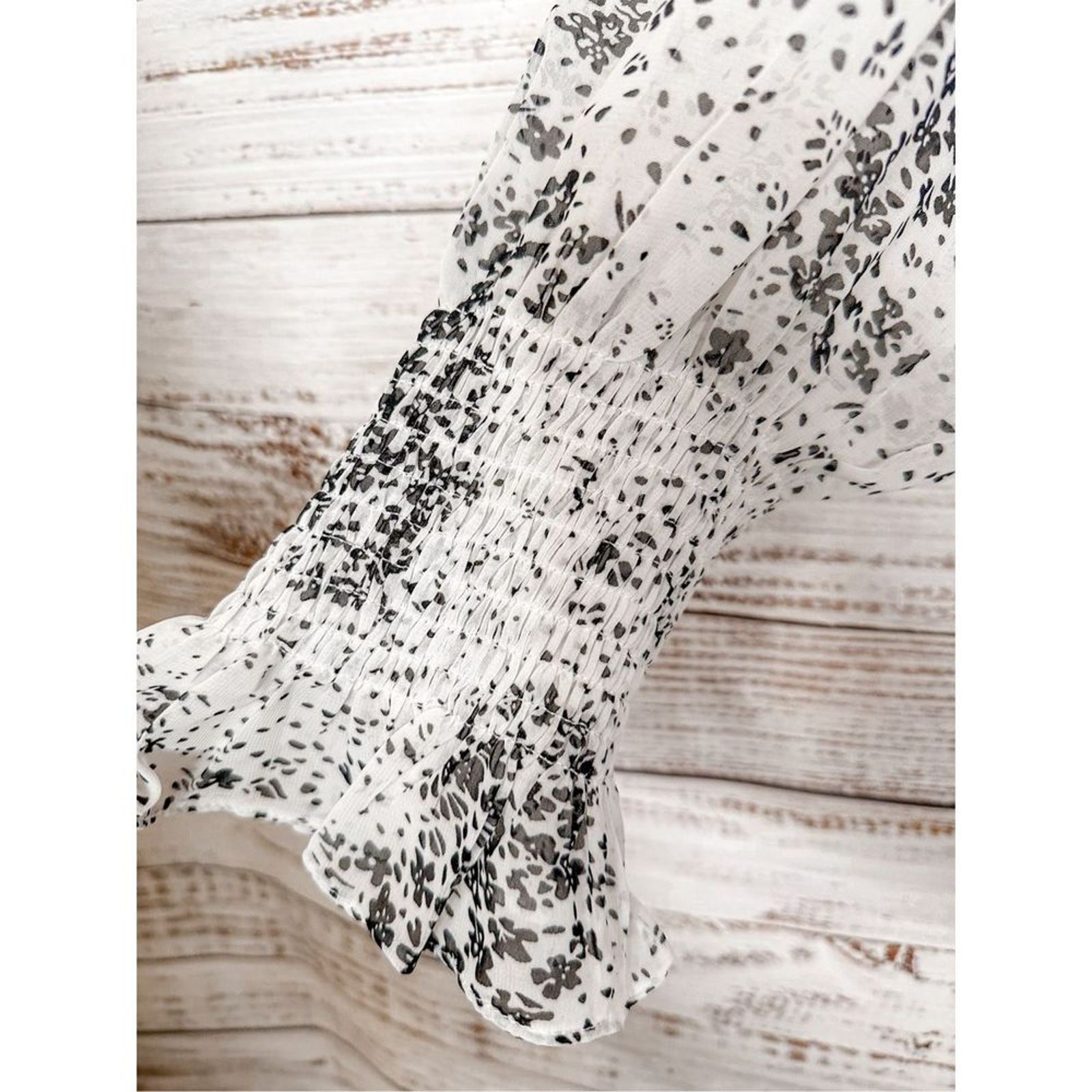 Fab’rik Women’s Speckle Print Long Sleeve Smocked Blouse White Black Size Medium