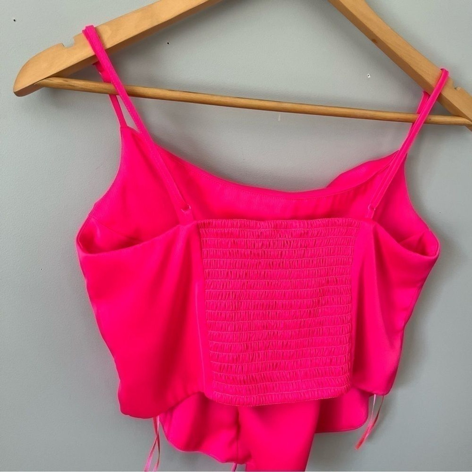 Urban Outfitters Silence + Noise Mimi Cowl Neck Barbie Pink Halter Top Sz M NWT