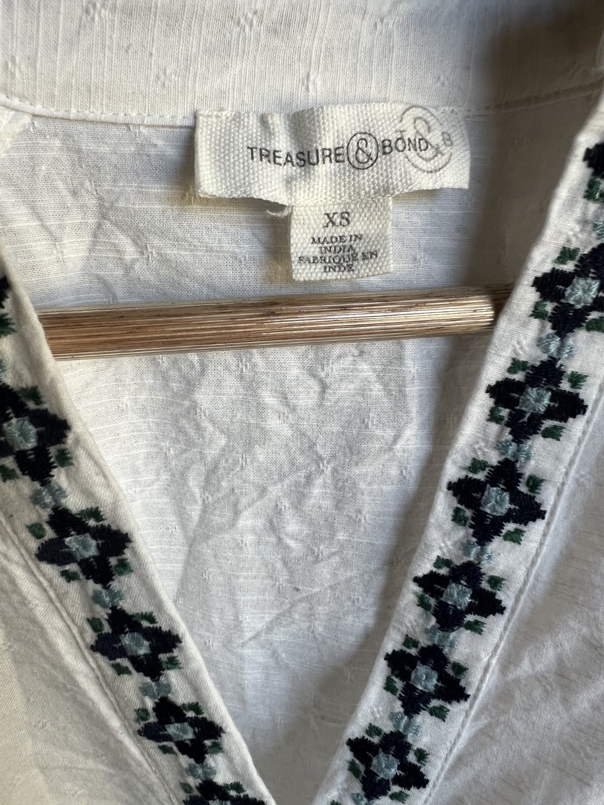 Treasure & Bond V-Neck Embroidered Top Size XS