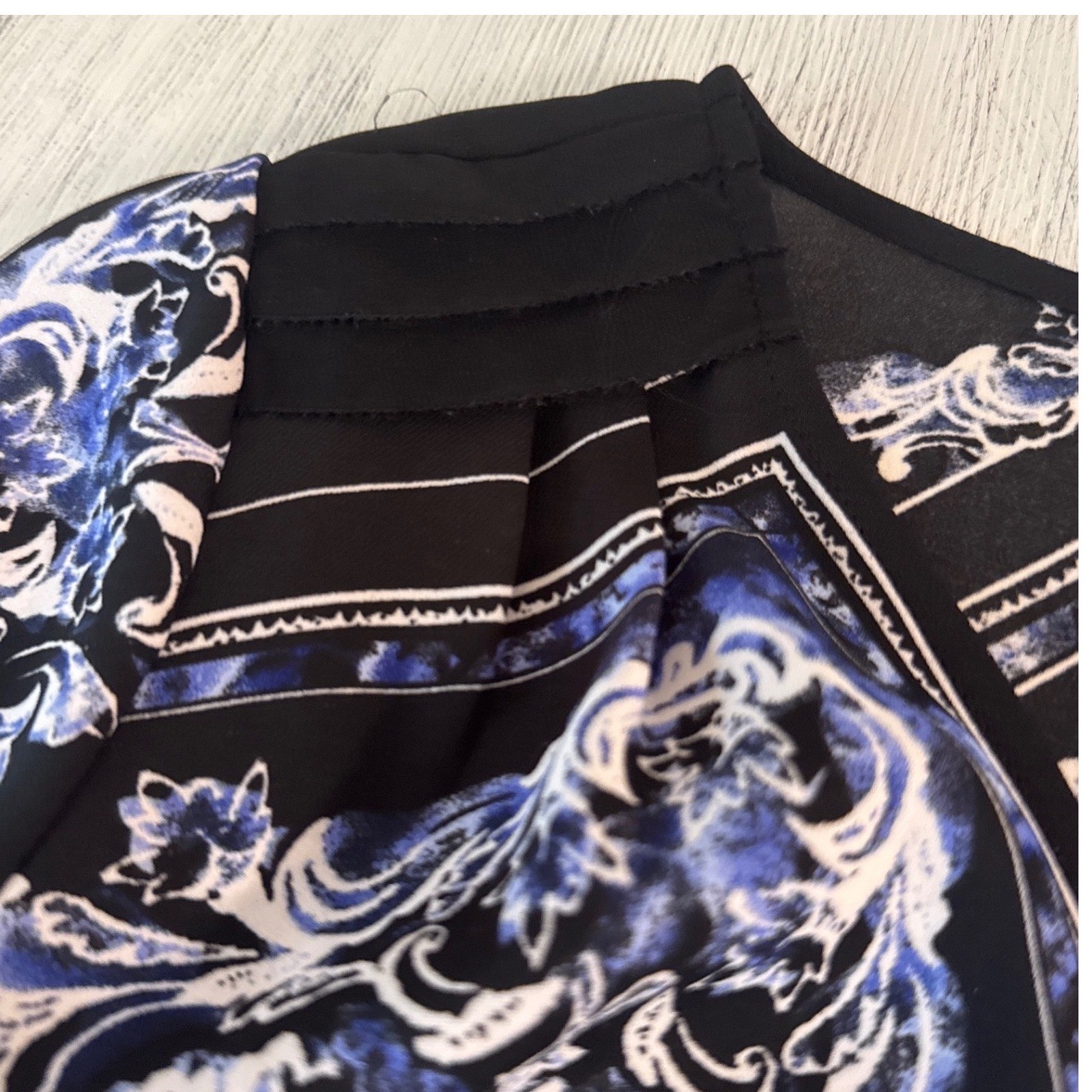 White House Black Market Blue Black Baroque Print Surplice Blouse Top Size 6