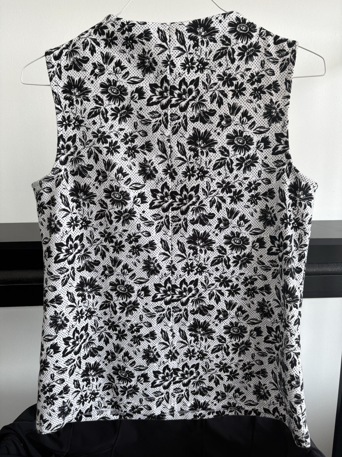 Talbots black & white floral dot print button detail funnel neck top size medium