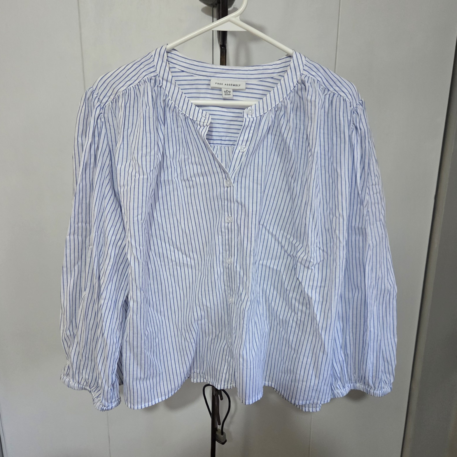 Free Assembly White/Blue Striped Cotton Woven Button-Down Blouse Women’s XL