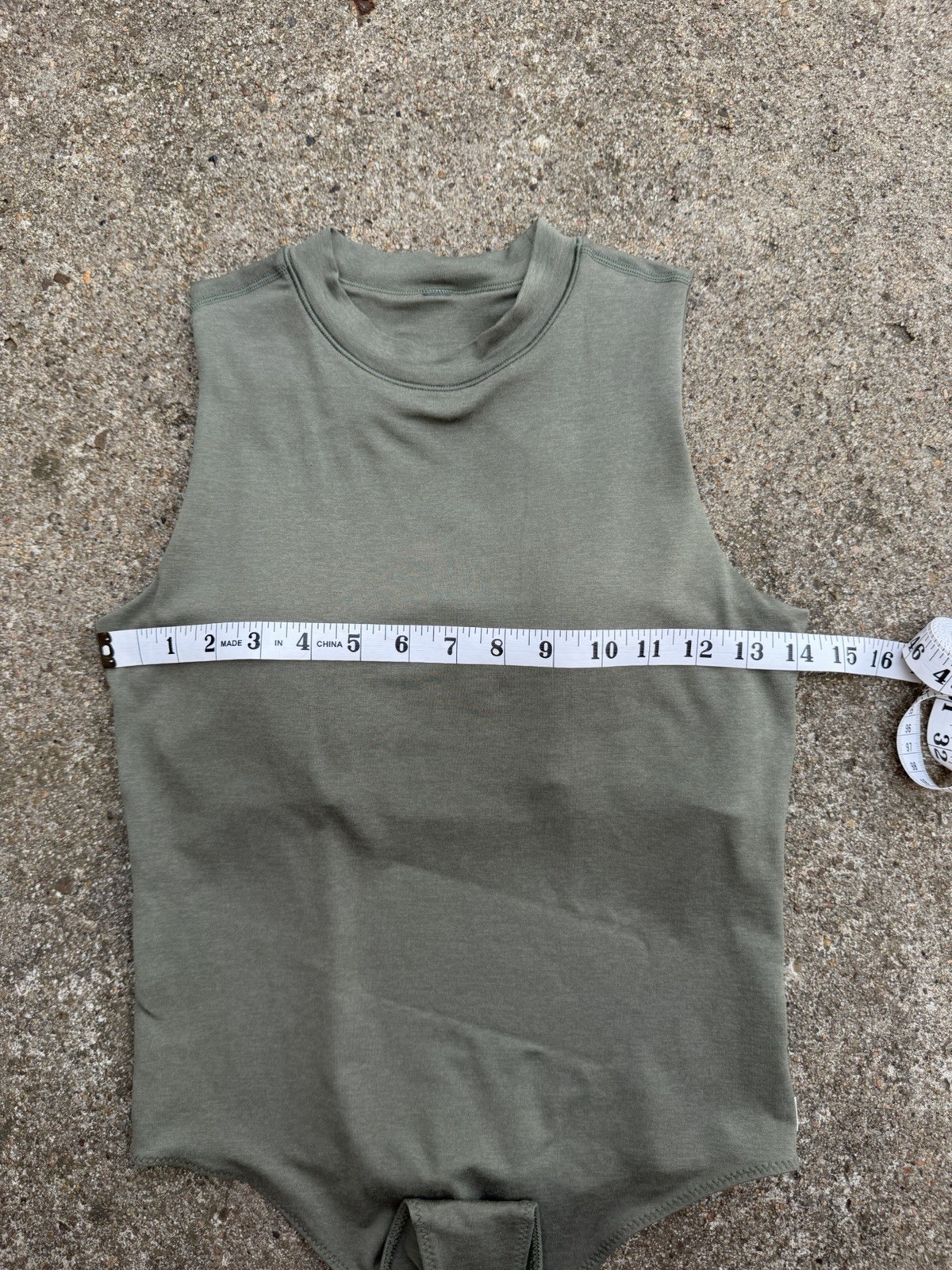 Vuori Halo Mock Sleeveless Bodysuit Dreamknit Snaps Heather Green Women’s Size M