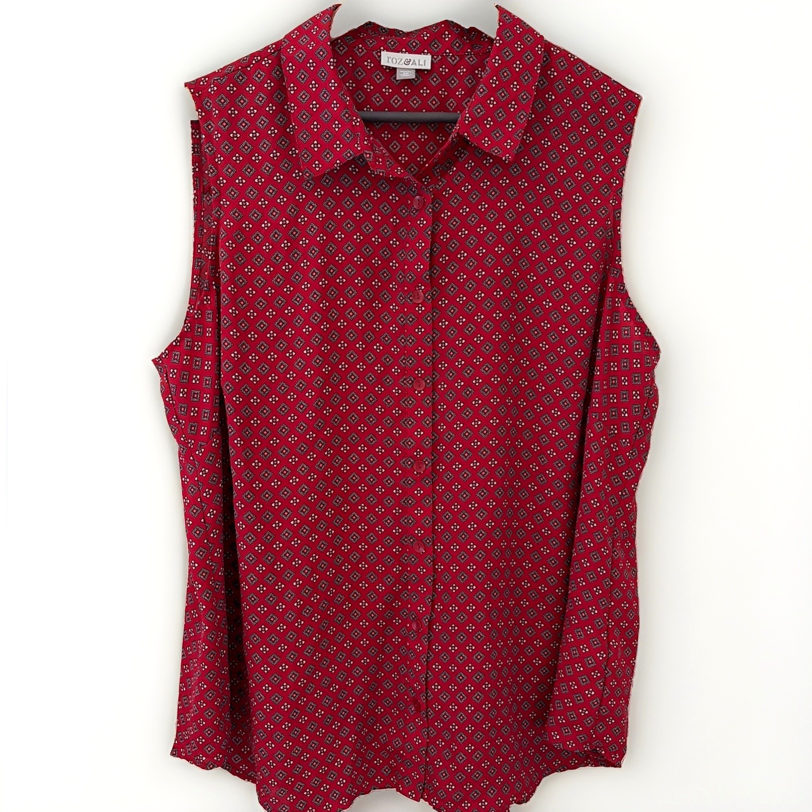 Roz & Ali Women’s Button Front Top Size 2X Red Geometric Sleeveless Lightweight