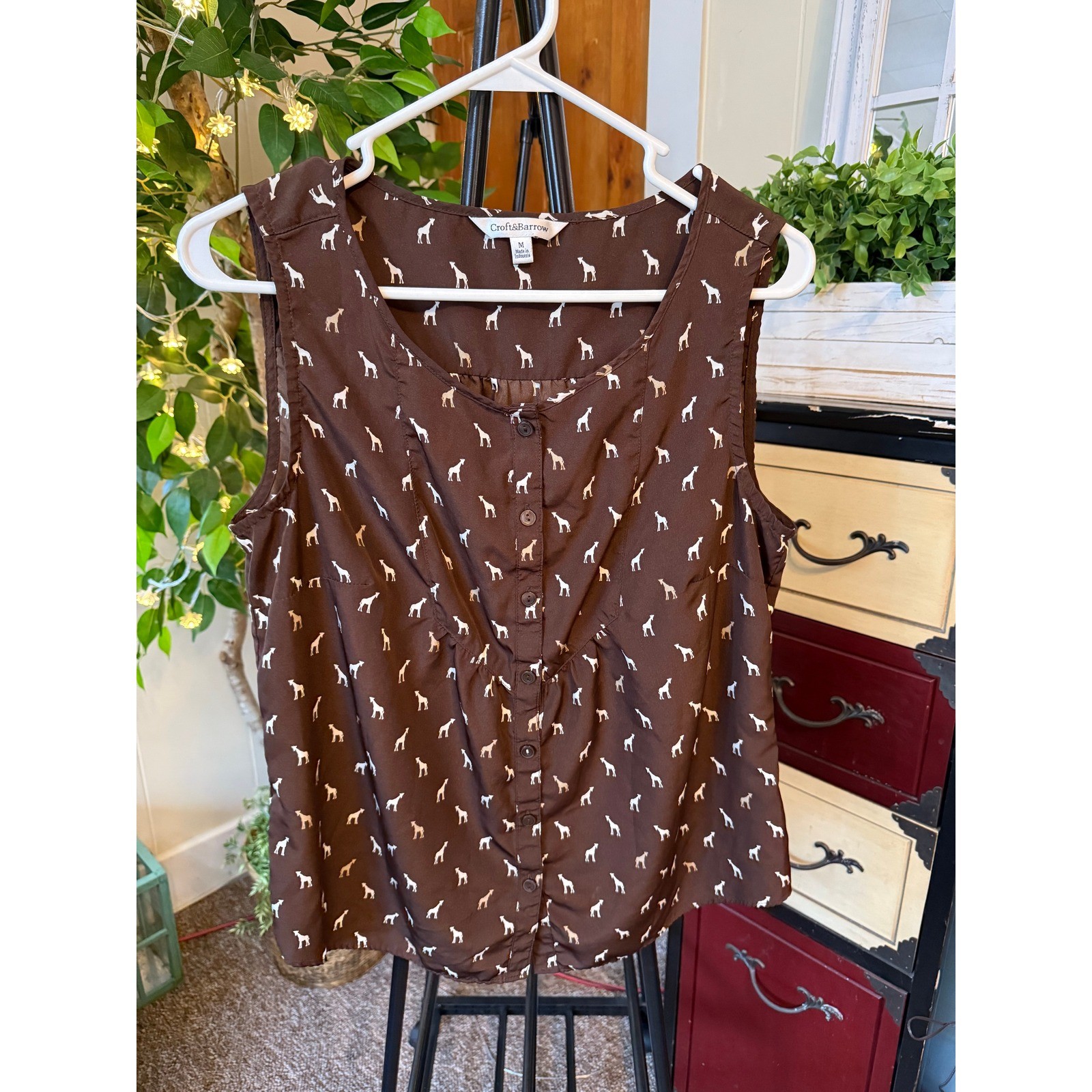 Croft & Barrow Women’s M Brown Giraffe Print Sleeveless Button Front Blouse Top