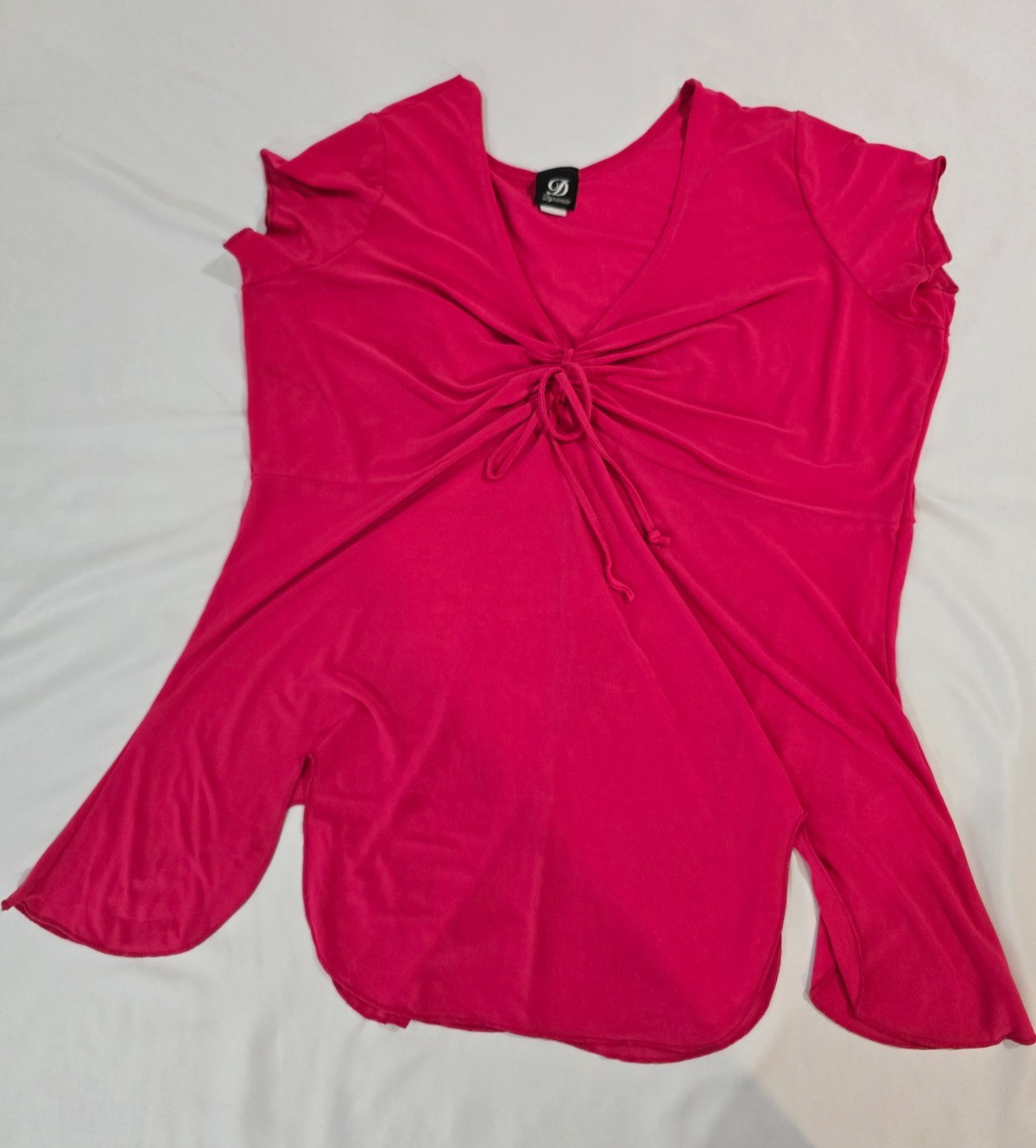 Dynamite Distinctive Tie-Front Women’s Top Plus 2X Red V Neck Handkerchief Hem