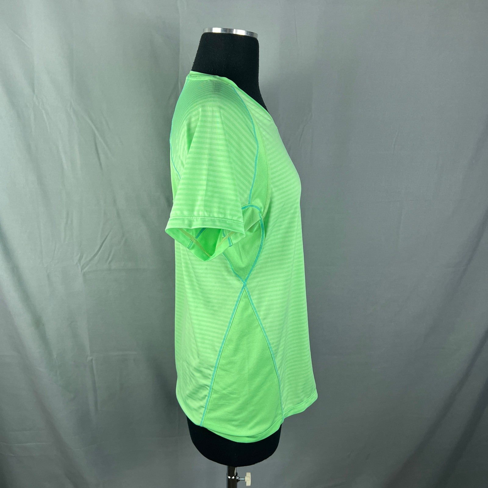 Kirkland Signature Active T Shirt Womens Medium Green Striped Moisture Wicking