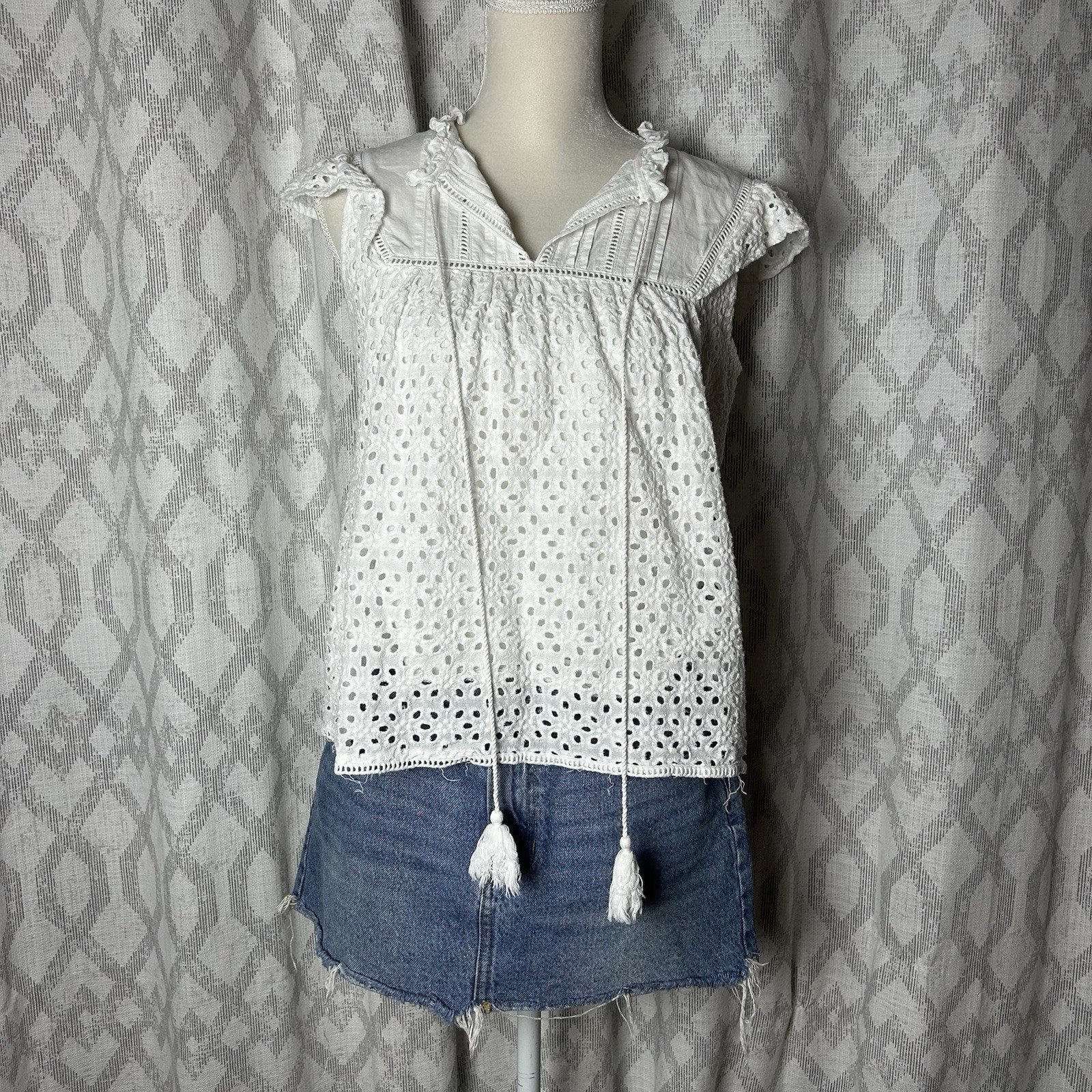 Etam Women’s Sleeveless Blouse Size Small White Ruffle Sleeve Cottage Core Fairy