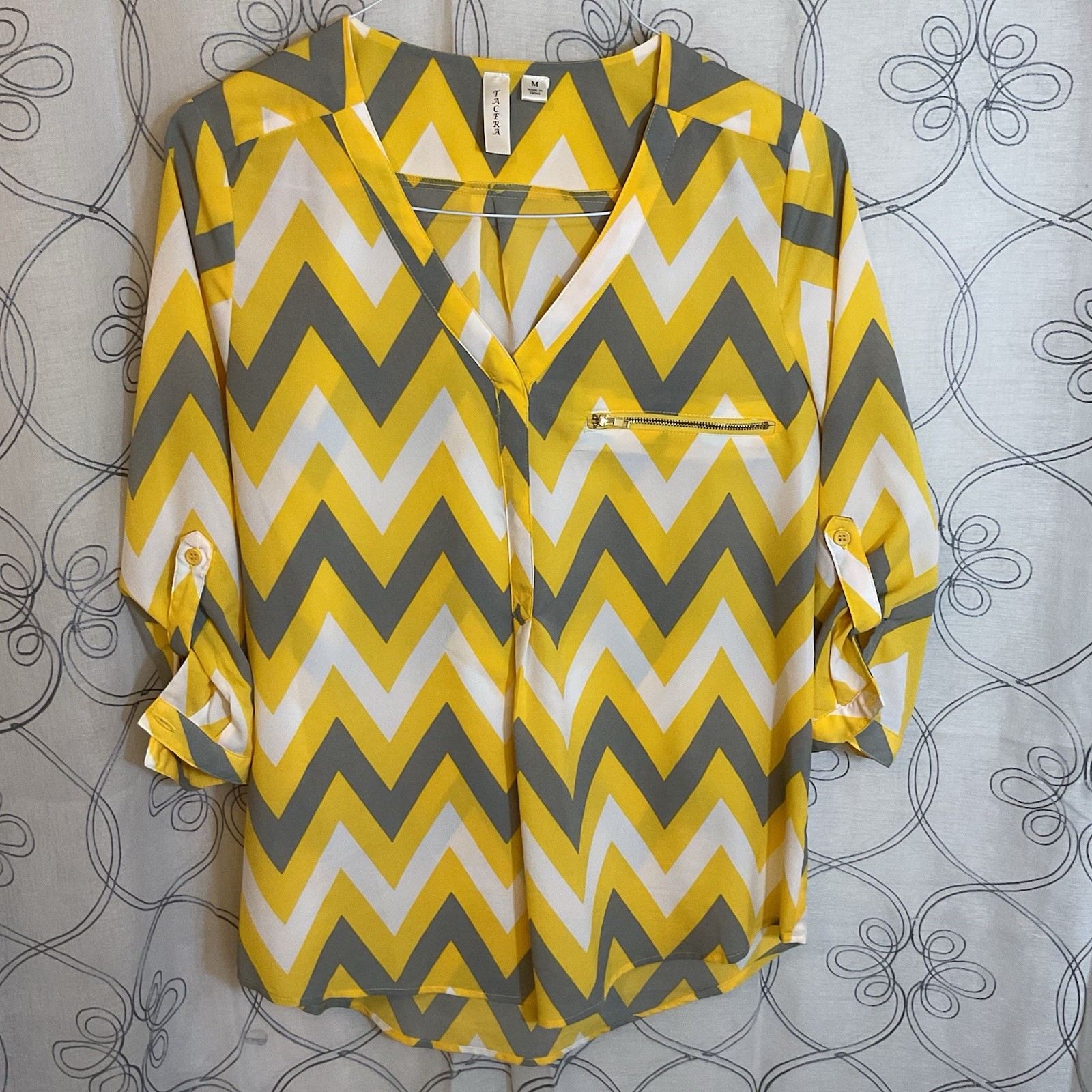Women’s Tacera Yellow Gray White Geometric V-neck 3/4 Sleeve Size Medium