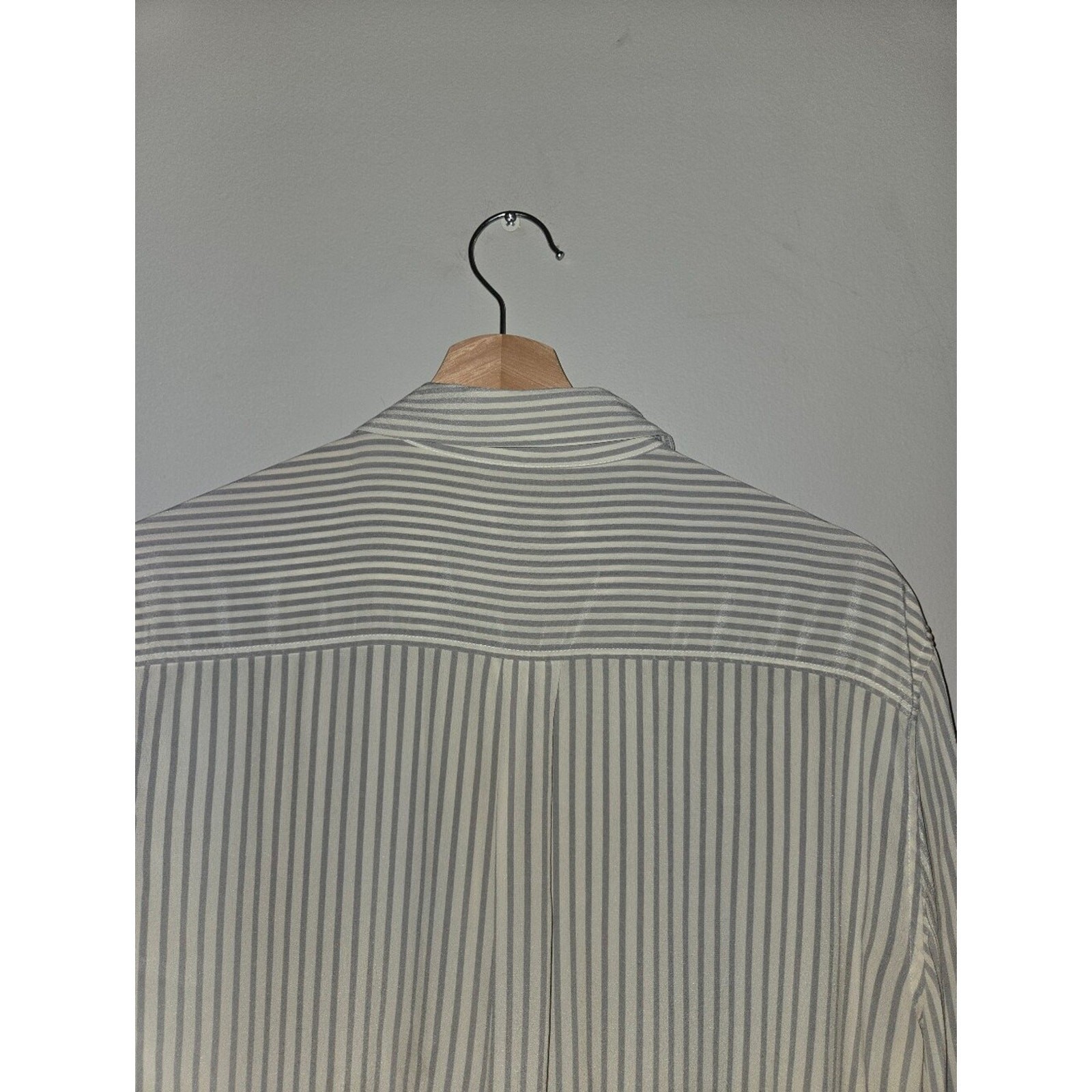 Equipment Femme 100% Silk Striped Button Down Blouse M Quiet Luxury