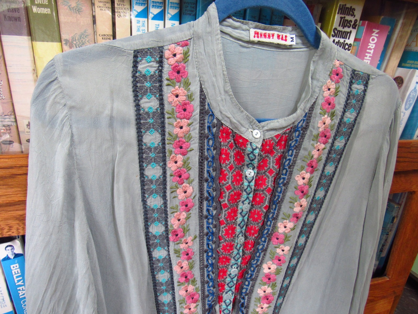Johnny Was Kabuki Tunic Top M Embroidered Rayon Blouse Sea Green Long-Sleeve EUC