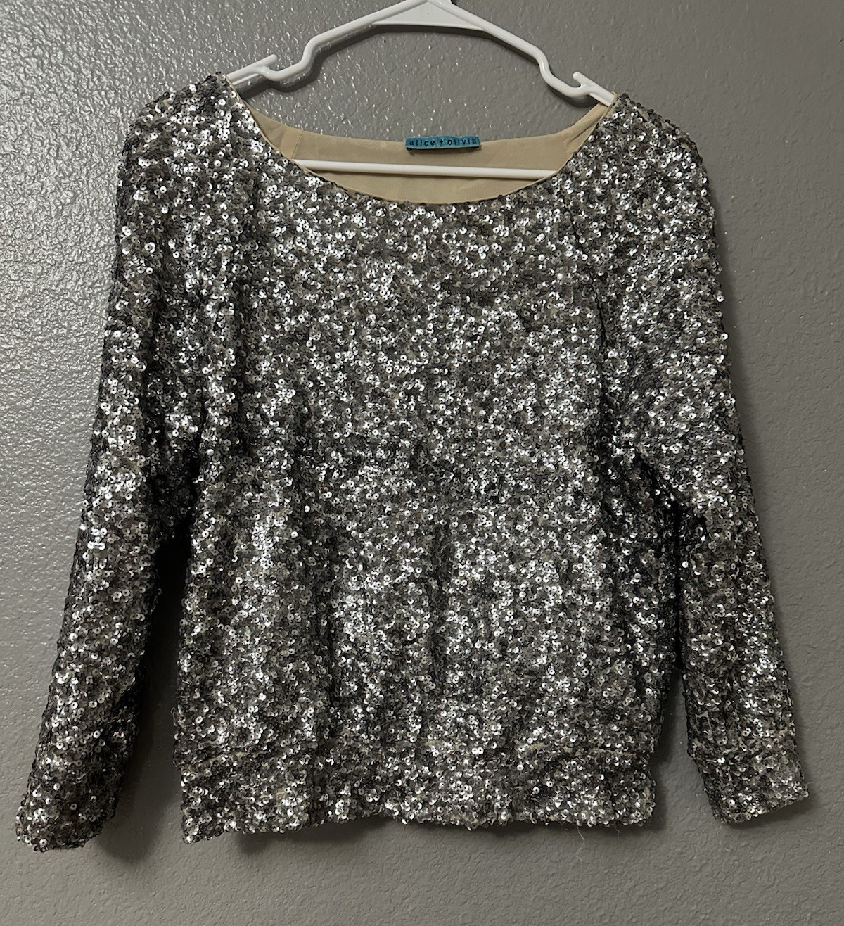 Alice + Olivia Women’s S Silver Sequin Scoop Neck 3/4 Sleeve Pullover Blouse