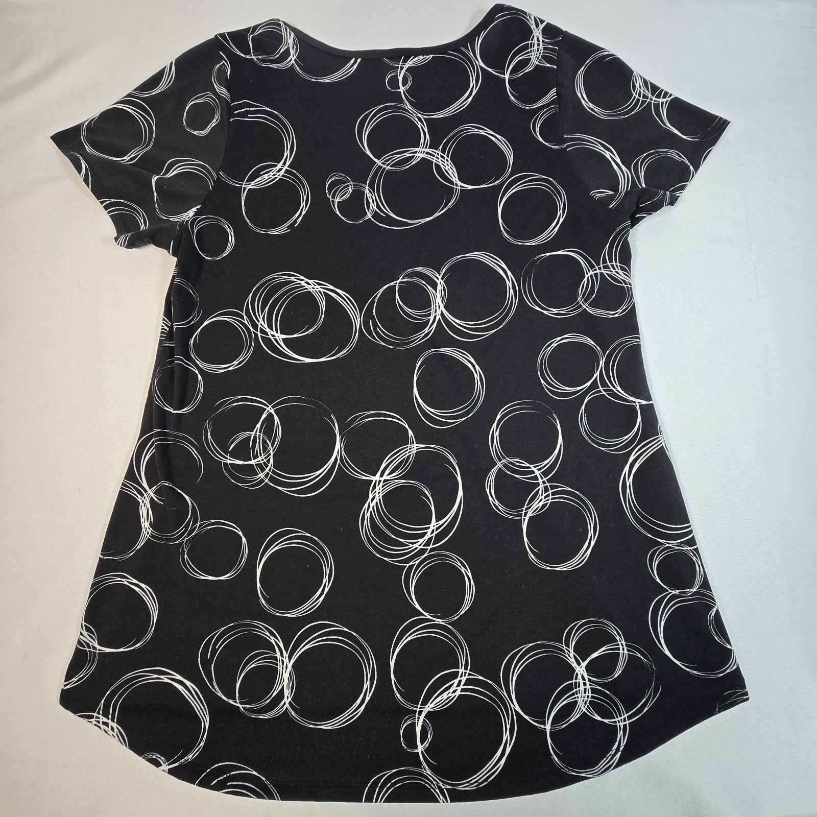 Lularoe Womens Size M Classic T Shirt Black White Dressy Circle Abstract Design