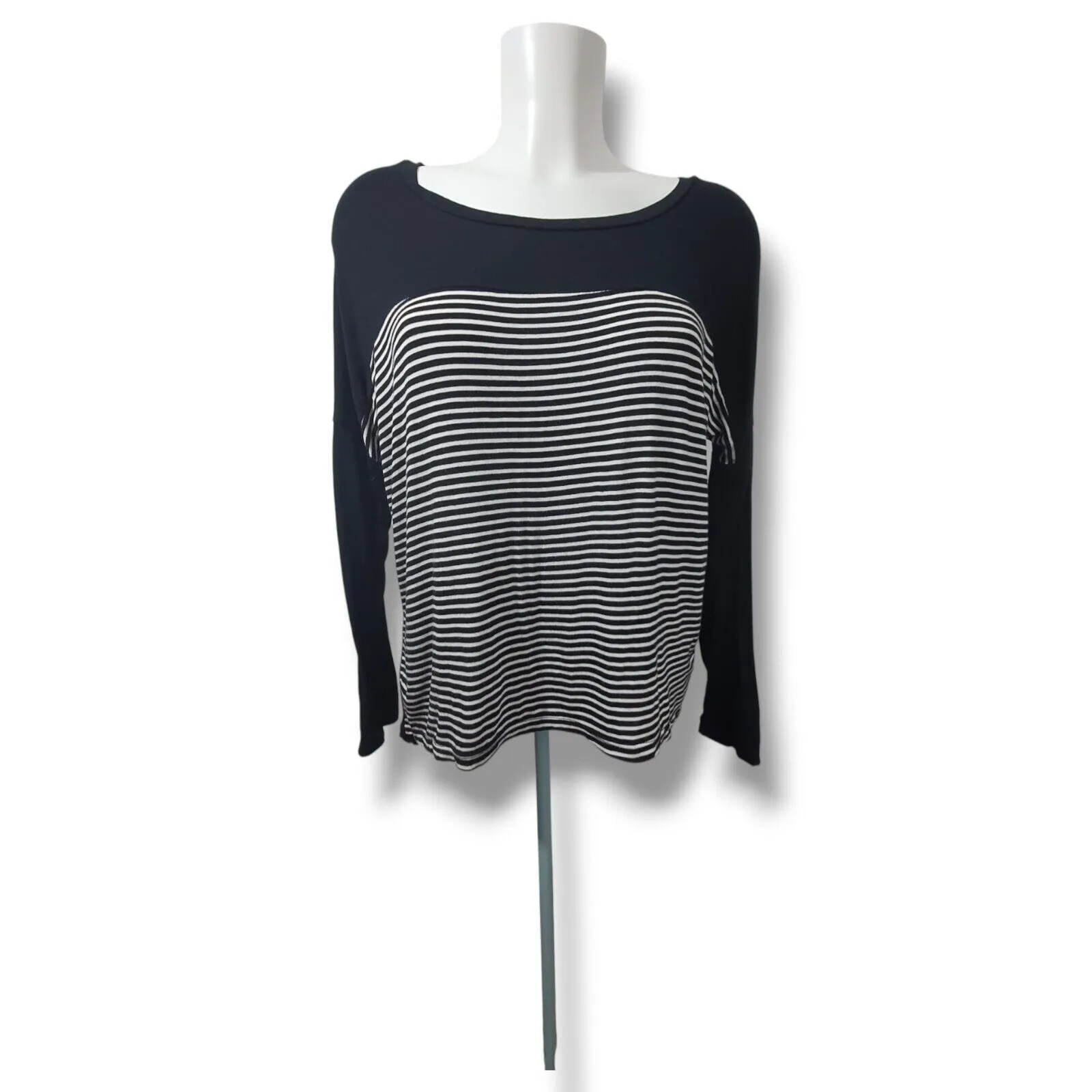 Heart Hips Rayon Spandex Black White High Low Boxy Top M