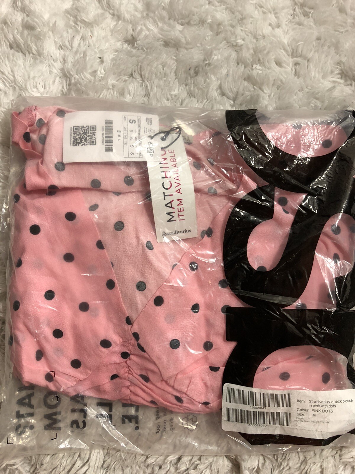 stradivarius v neck blouse In Pink With Dots. Size M. NWT