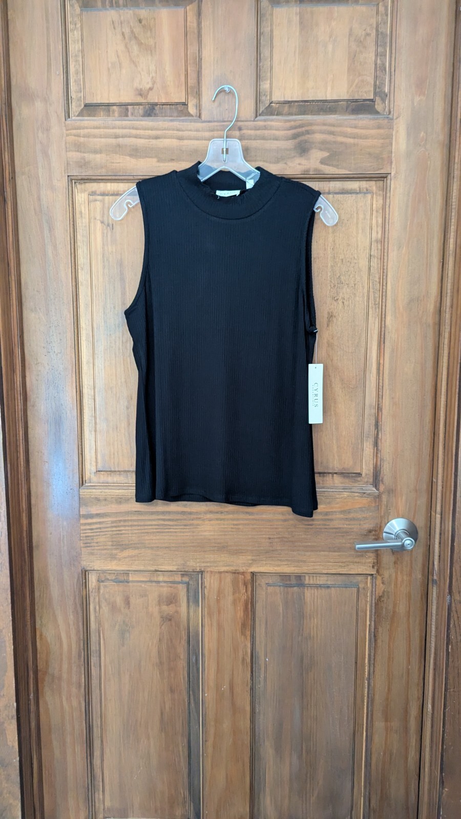 NWT Cyrus Women’s Black Ribbed Sleeveless Top. Size Large