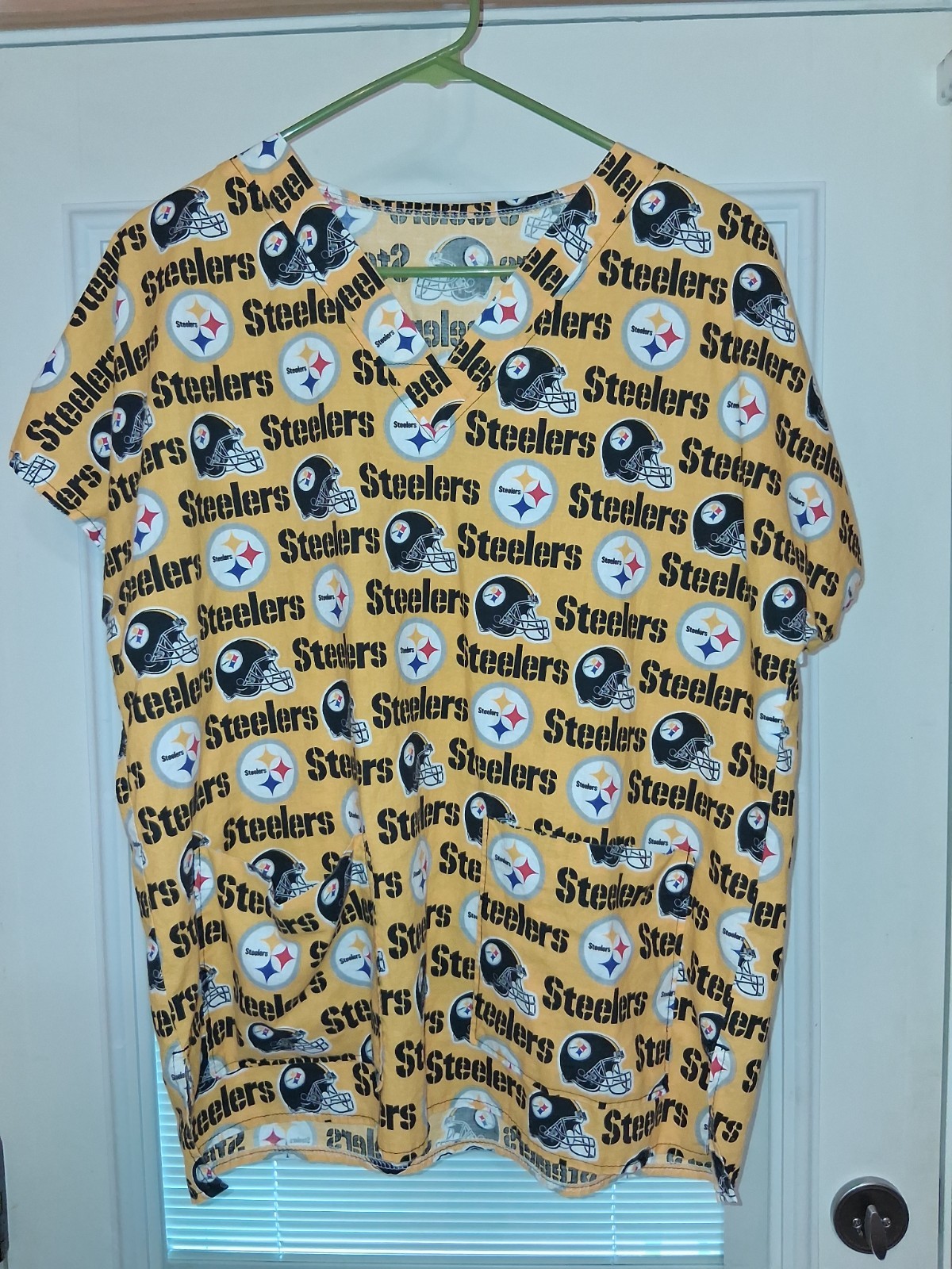 Women’s Steelers Short Sleeve Scubs Top Shirt Size Medium .Home Made.