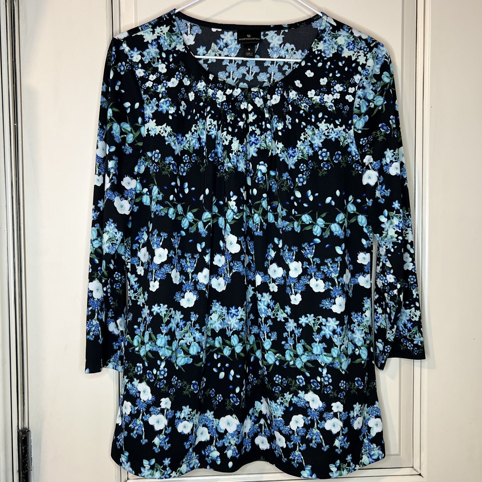 Worthington Blouse Medium M Black Blue Floral 3/4Sleeve Pleated Blouse Top Shirt