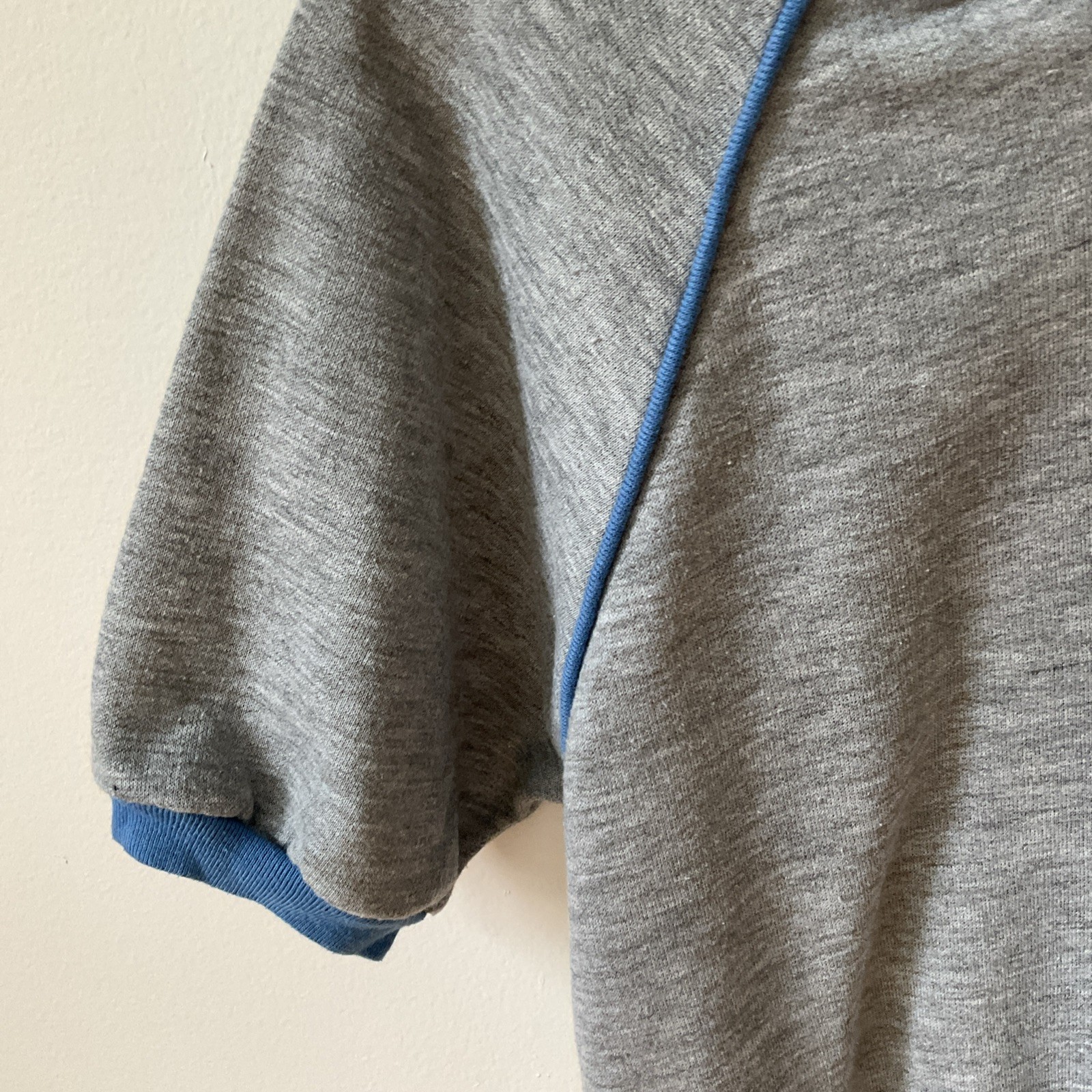 Vintage Women’s Short Sleeve Sweatshirt Top Gray with Blue Trim Shirt Size M