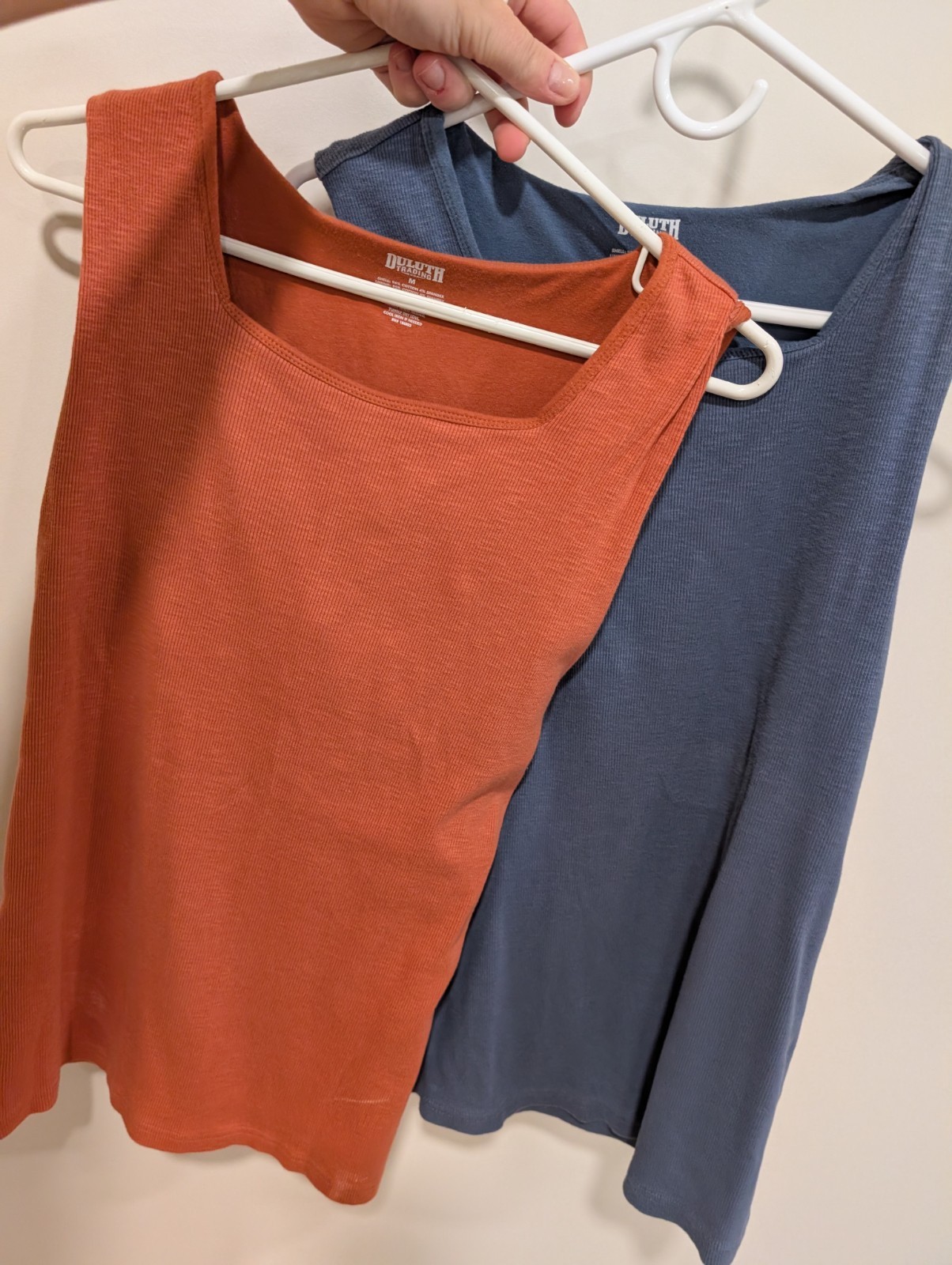Duluth Trading Co Set Of 2 “No-Yank” square-neck rib knit built-in shelf bra Med