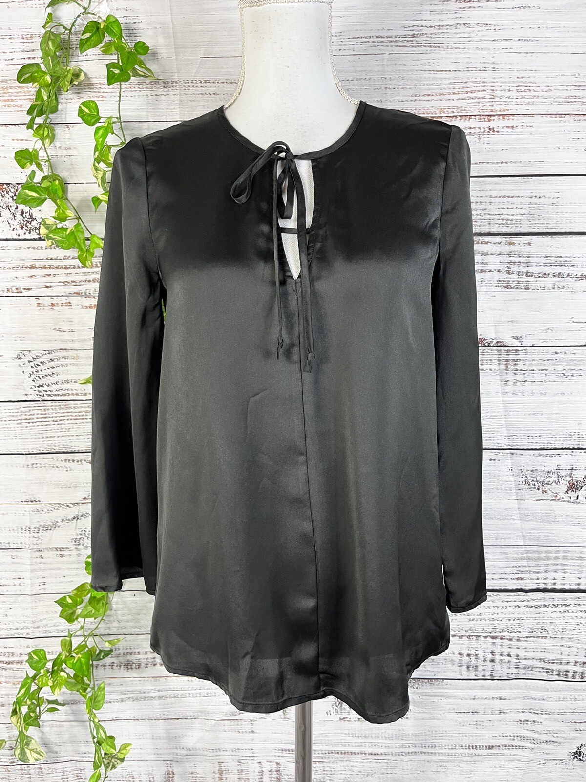 BCBGeneration Blouse Top size Extra Small Black Stretch Wedding Dinner Church