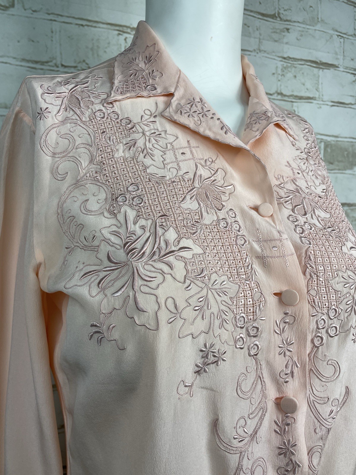 Vintage PEONY Hand Embroidered Peach 100% Silk Blouse Chinese Top 1970s 36” Bust