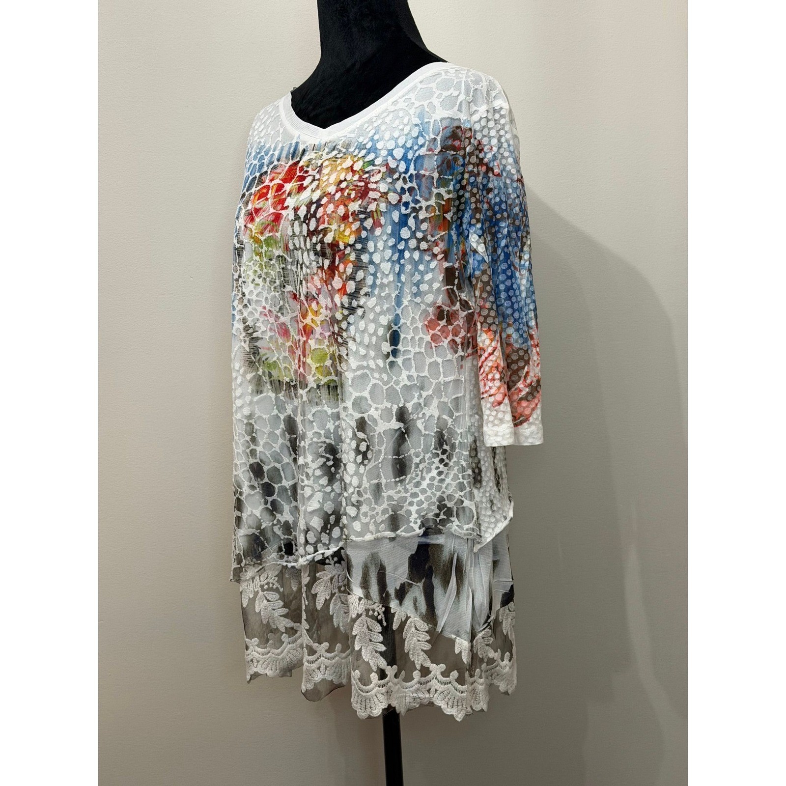 Suzanne’s Women Floral Burnout Tunic V-Neck 3/4 Sleeve Lace Trim Asymmetric Top